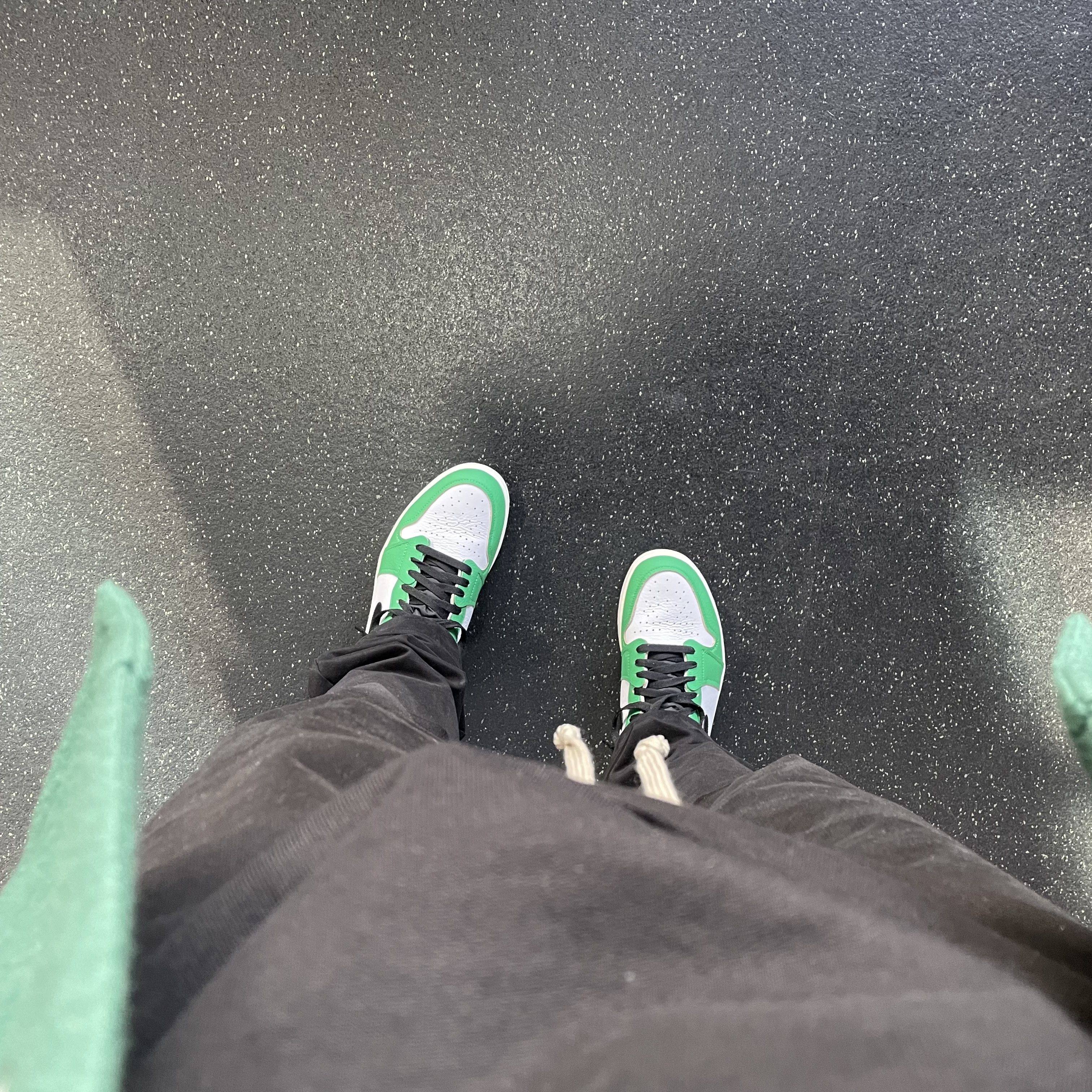 (W) Jordan 1 Retro High OG Lucky Green 착용 스타일 - 2