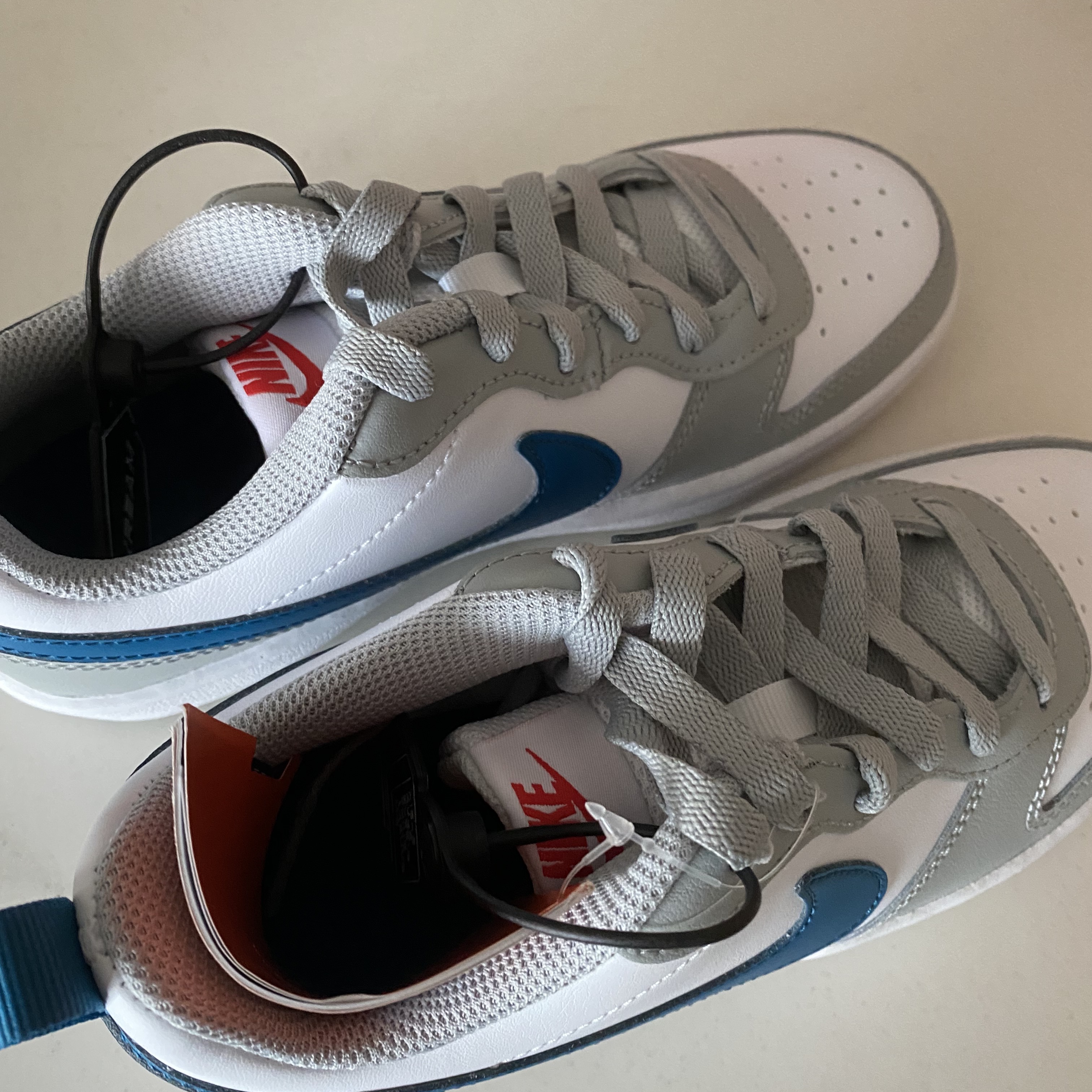 (GS) Nike Court Borough Low 2 Light Smoke Grey 착용 스타일 - 2
