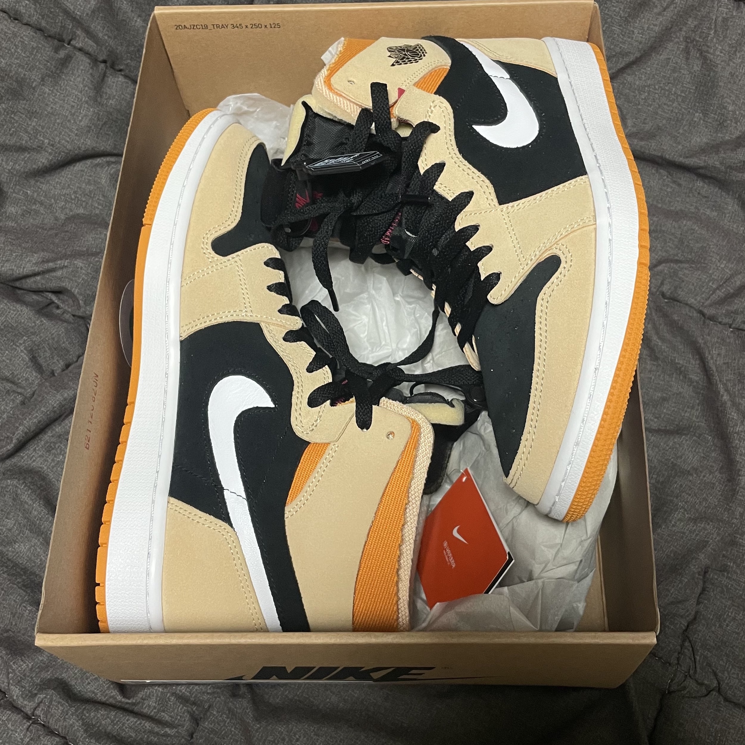 Jordan 1 Zoom Air CMFT Pumpkin Spice 착용 스타일 - 2