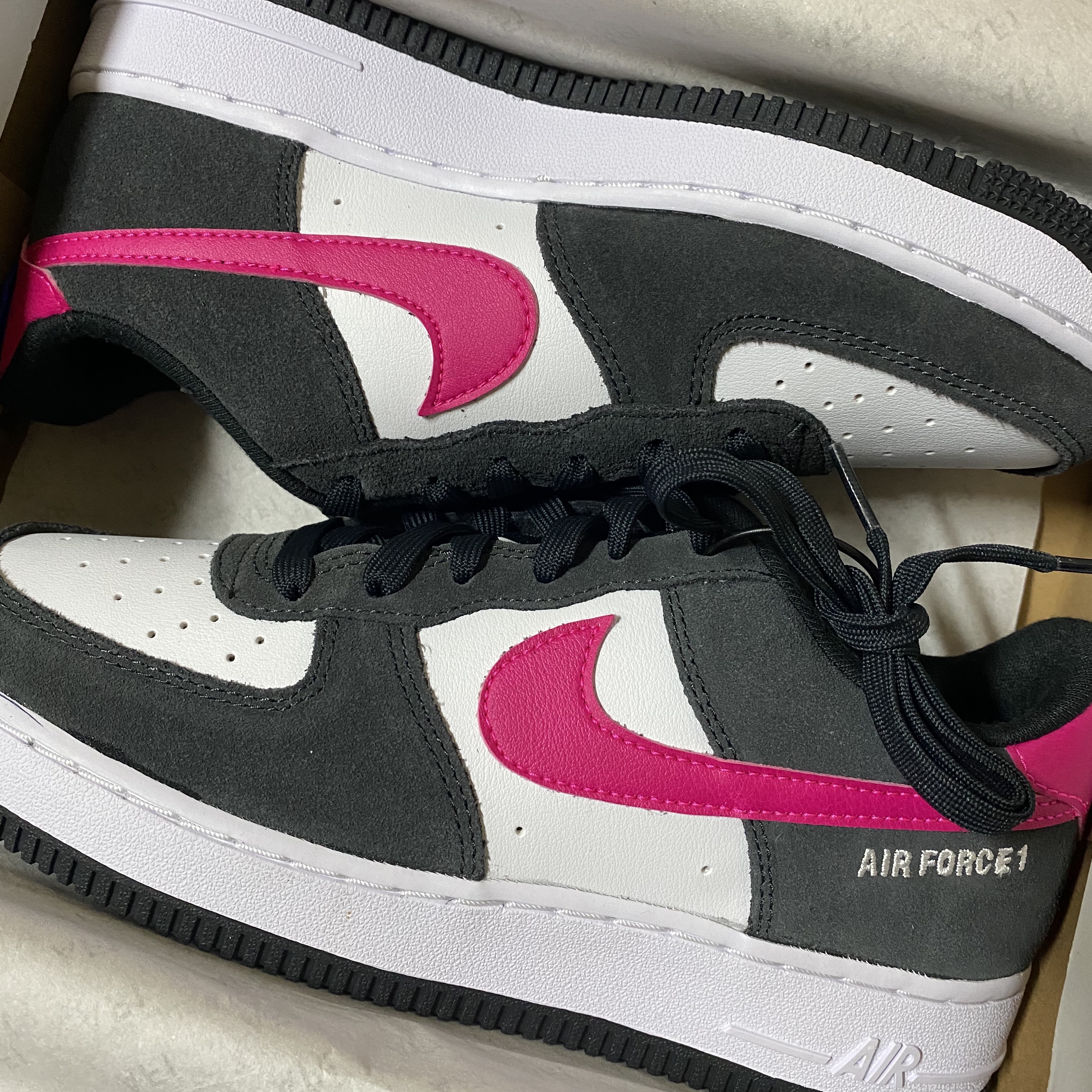 (GS) Nike Air Force 1 LV8 Athletic Club Black Pink Prime 착용 스타일