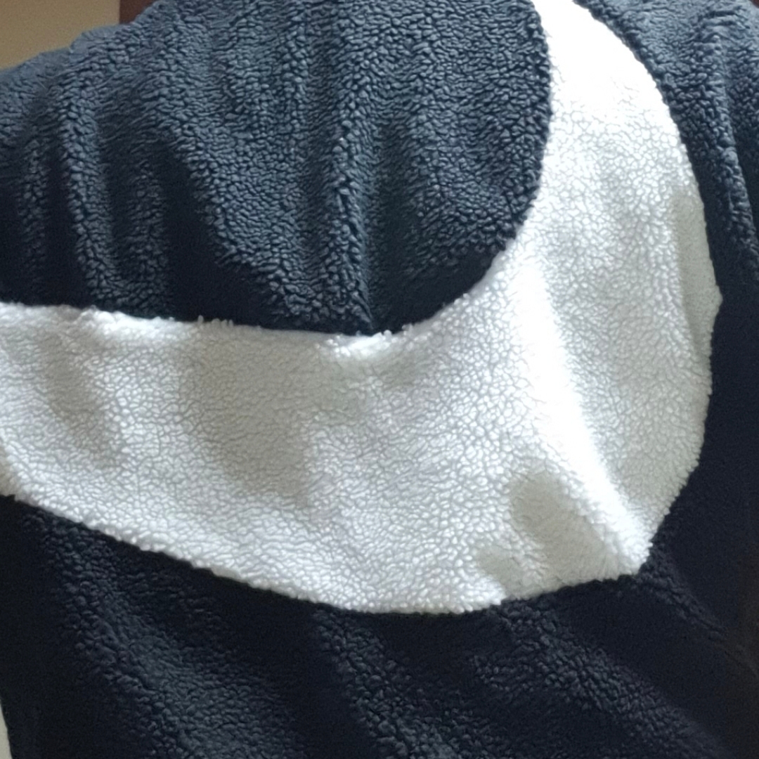 Nike Big Swoosh Full Zip Jacket Black Sail 착용 스타일