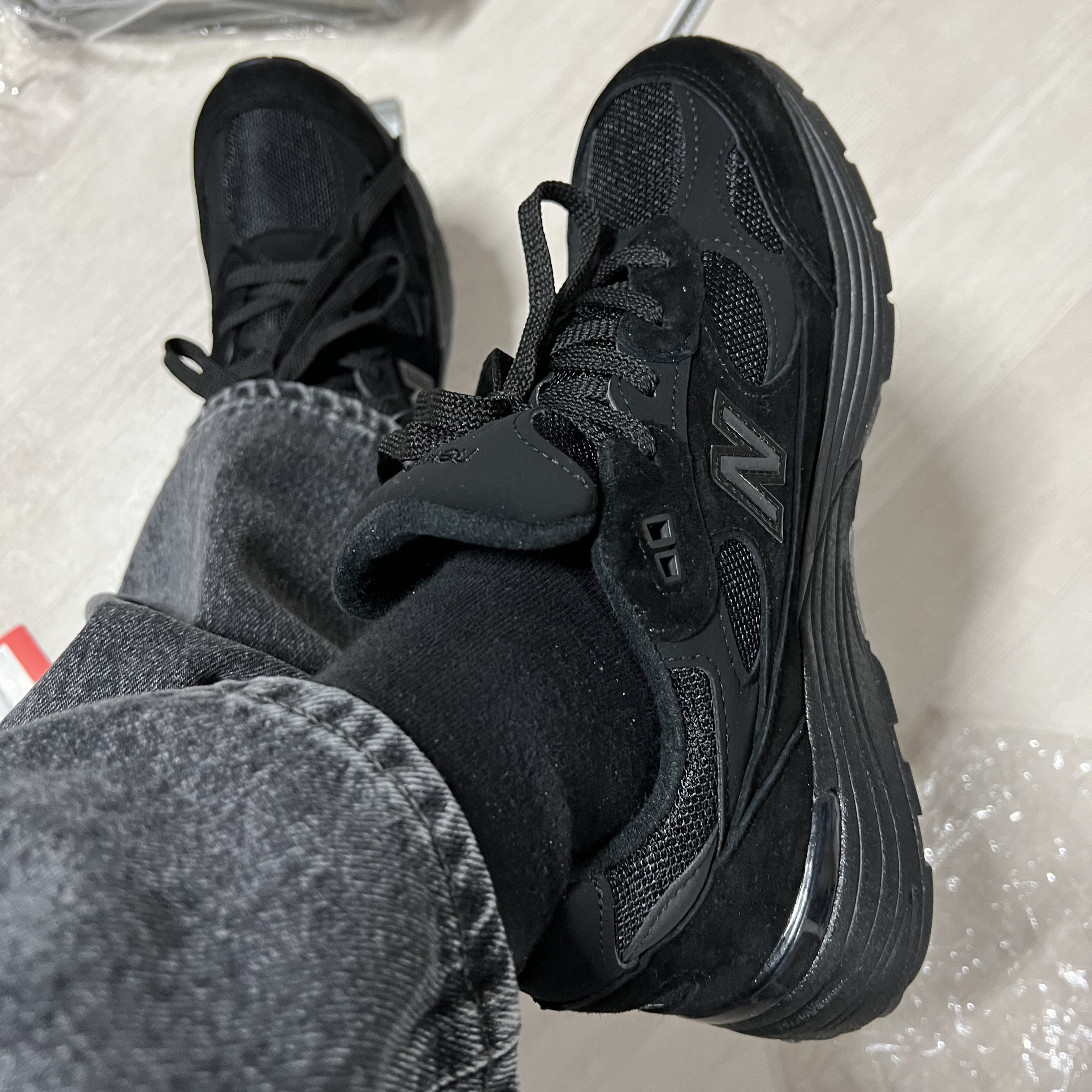 New Balance 992 Made in USA Triple Black 착용 스타일 - 1