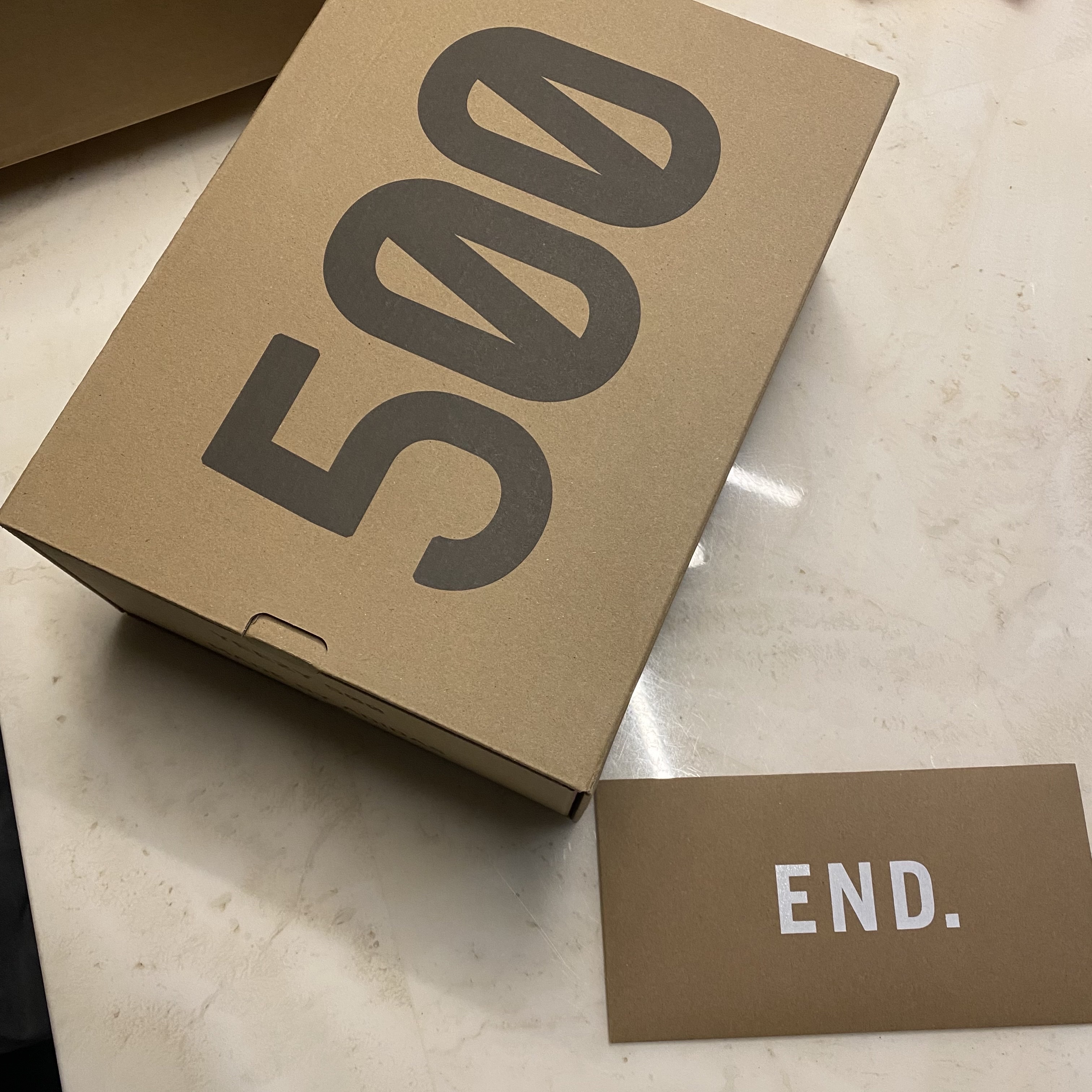 Adidas Yeezy 500 Blush 2022 착용 스타일 - 1
