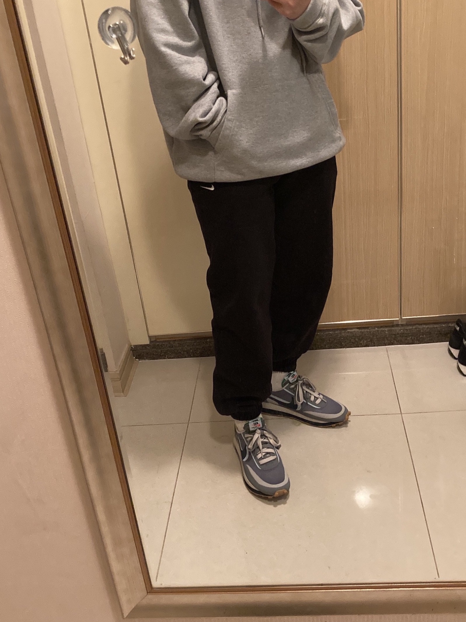 Nike x Sacai x Clot LDWaffle Cool Grey, Nike NRG Solo Swoosh Fleece Pants Black White - Asia 착용 스타일