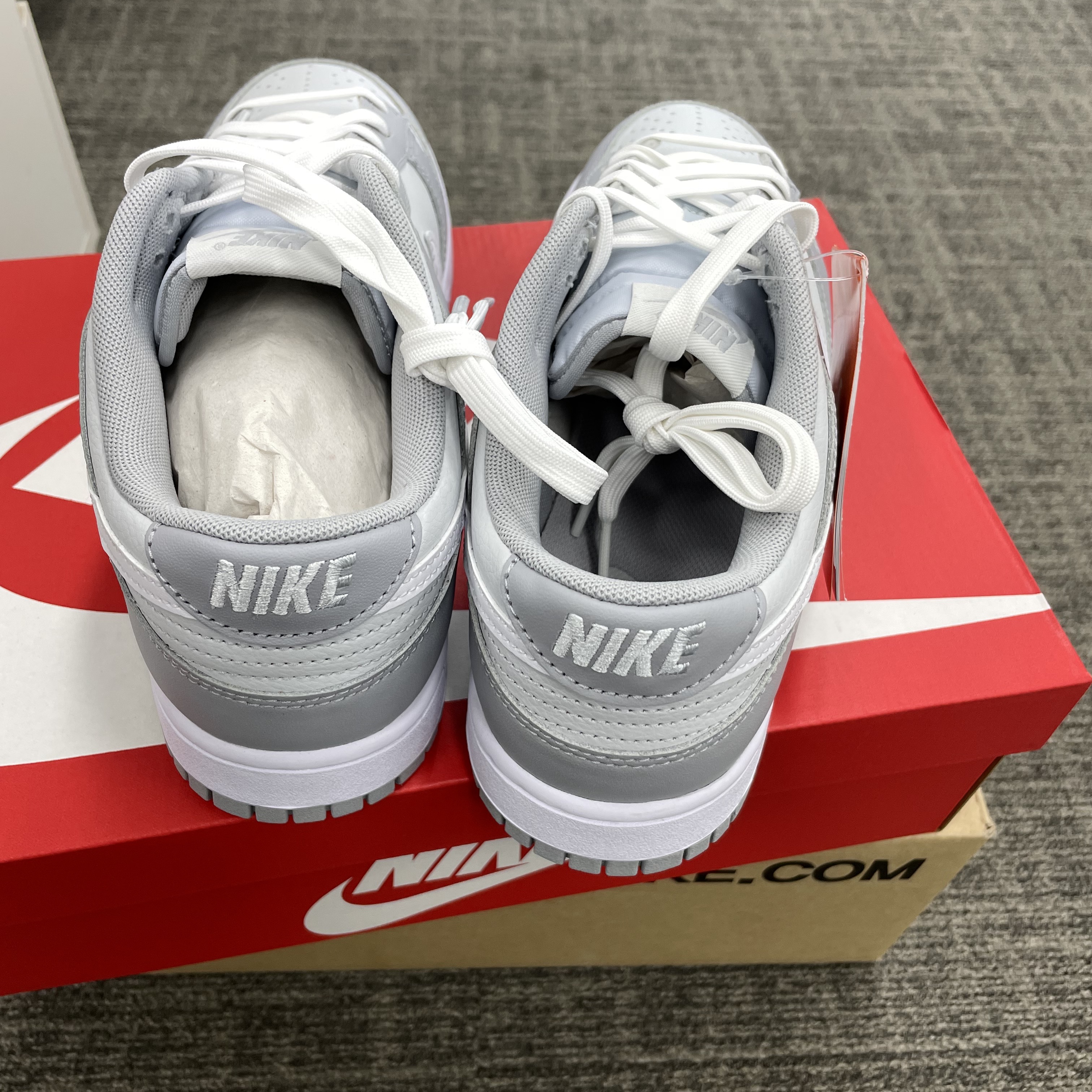 Nike Dunk Low Retro Wolf Grey 착용 스타일 - 4
