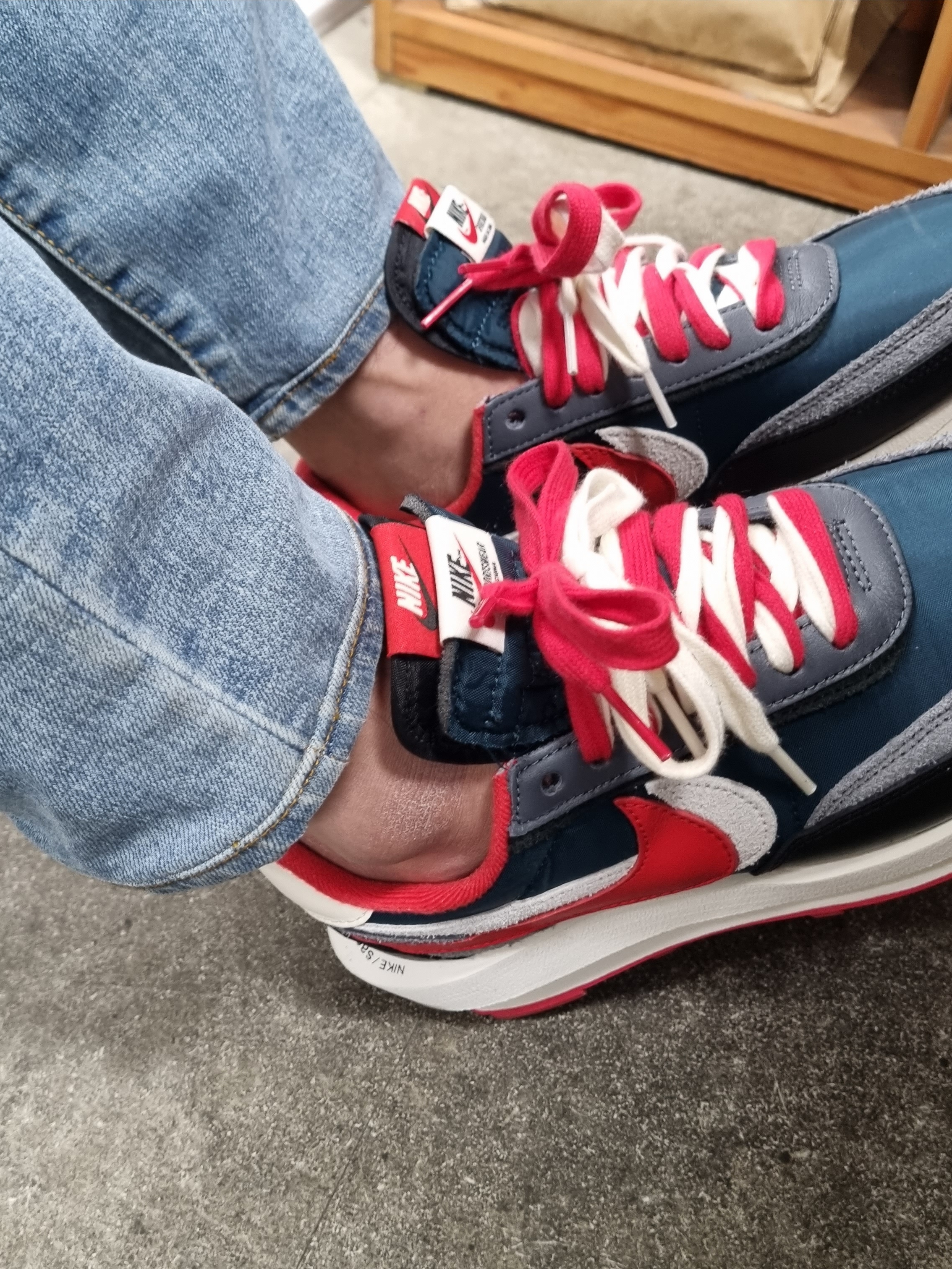 Nike x Sacai x Undercover LDWaffle Midnight Spruce University Red 착용 스타일 - 2