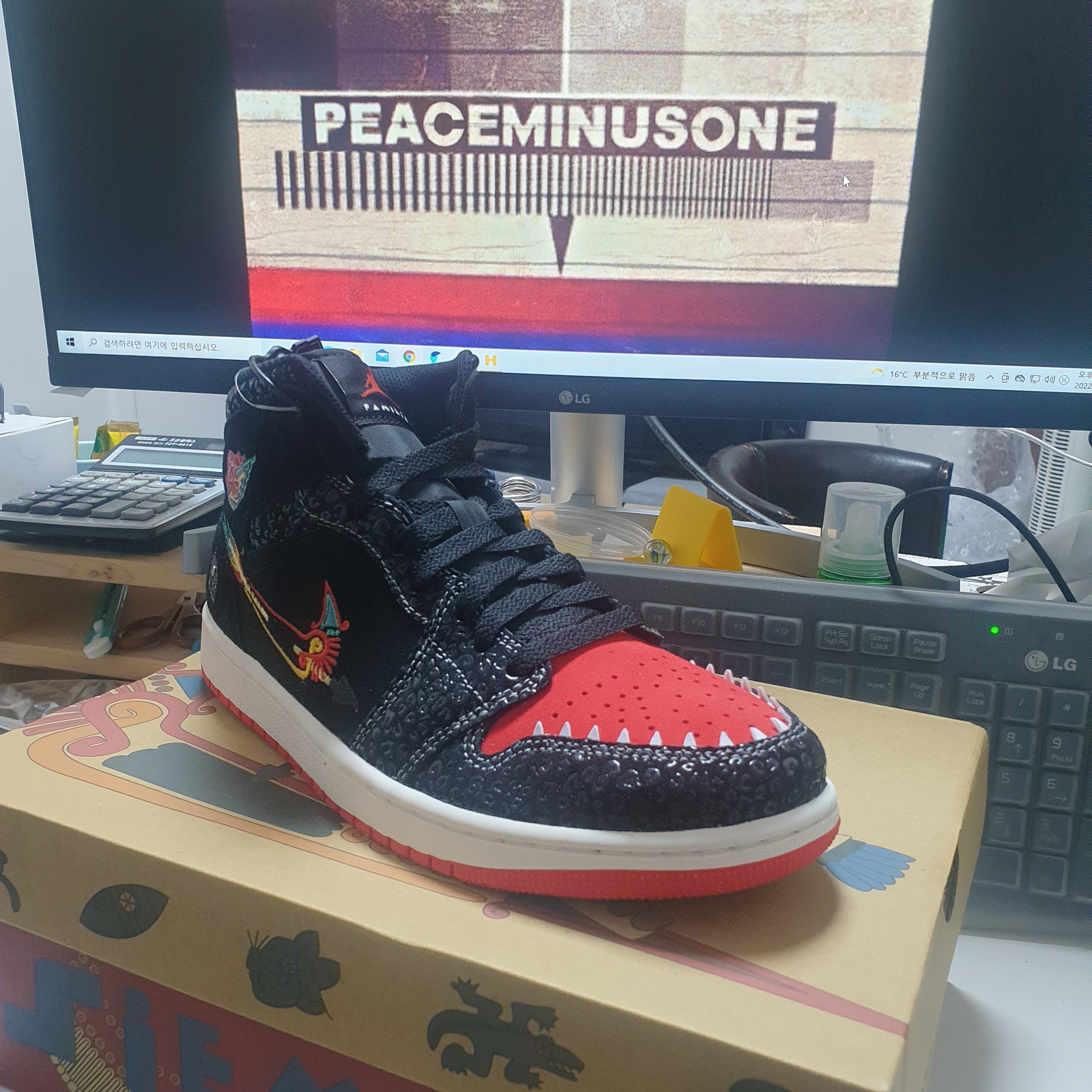 Jordan 1 Mid SE Siempre Familia 착용 스타일 - 1