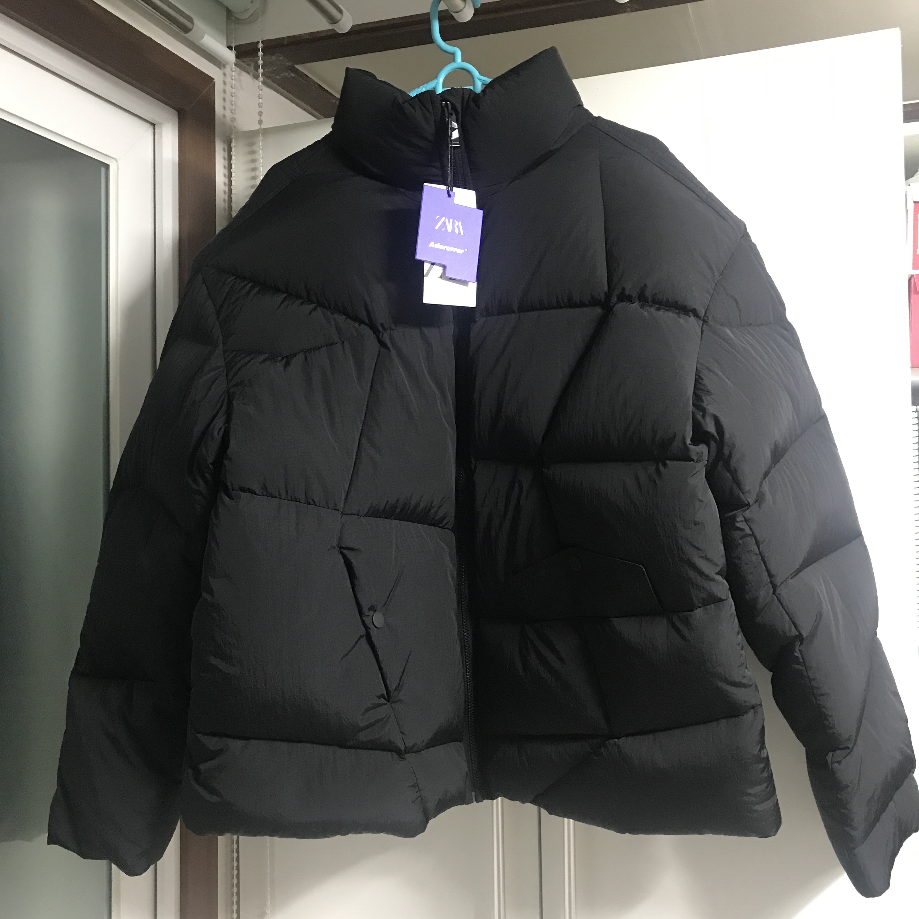 Zara x Ader Error Puffer Jacket Black 착용 스타일 - 4