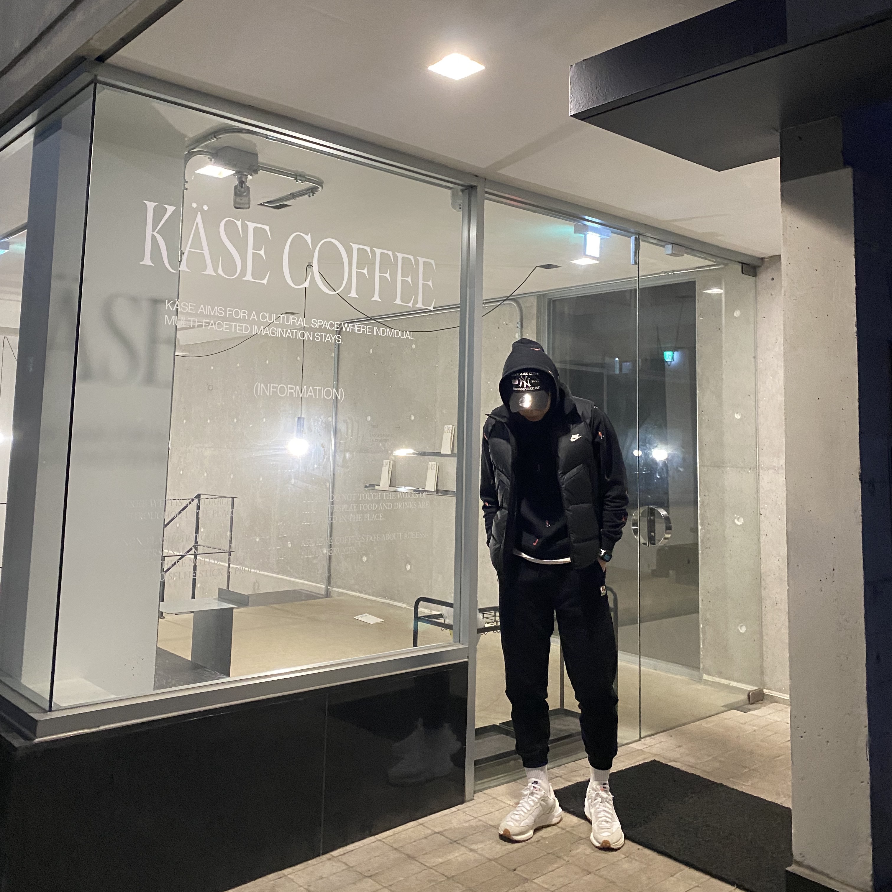 Nike x Sacai VaporWaffle White and Gum 착용 스타일