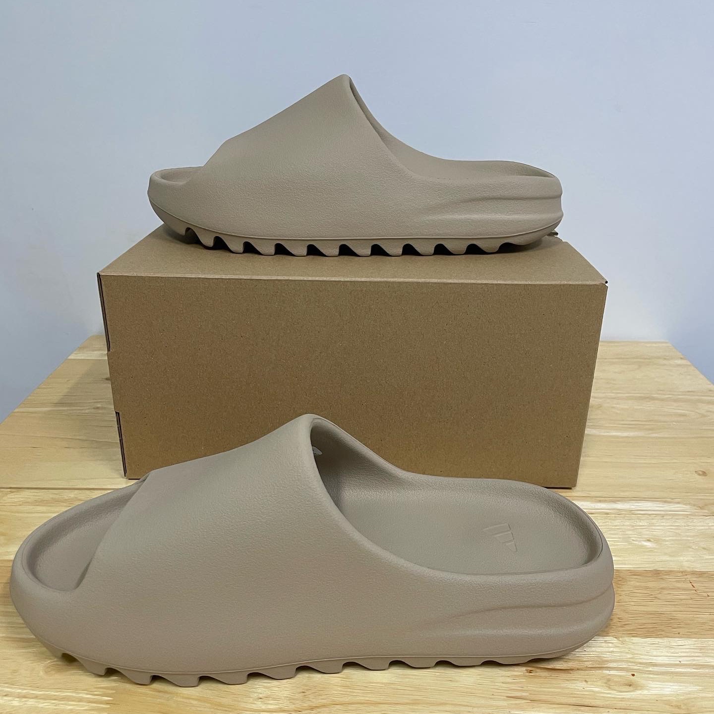 Adidas Yeezy Slide Pure - Re-Release Ver. 착용 스타일 - 2