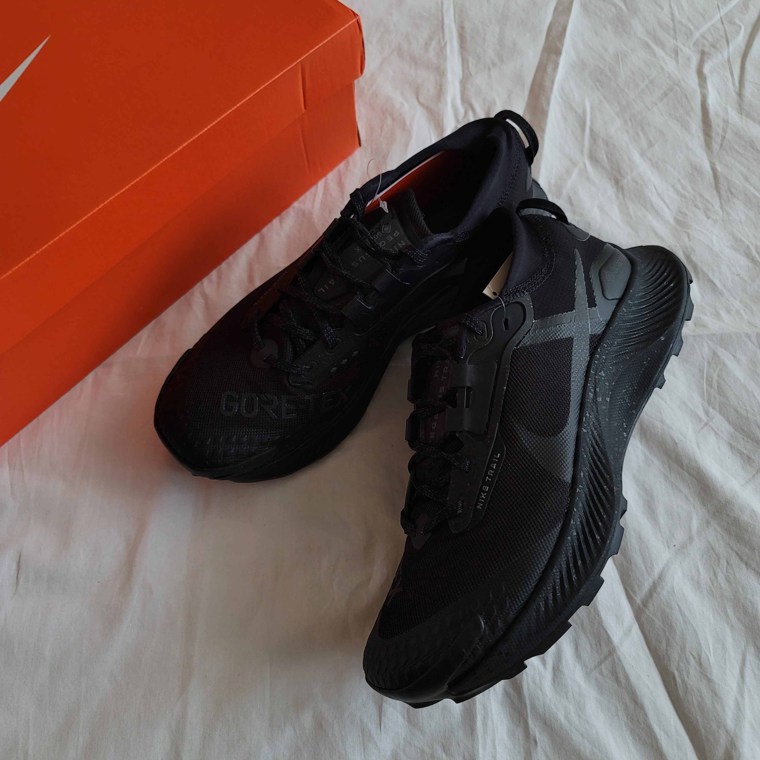 Nike Pegasus Trail 3 Gore-Tex Black Dark Smoke Grey, (W) Nike Pegasus Trail 3 Gore-Tex Black Dark Smoke Grey 착용 스타일 - 1