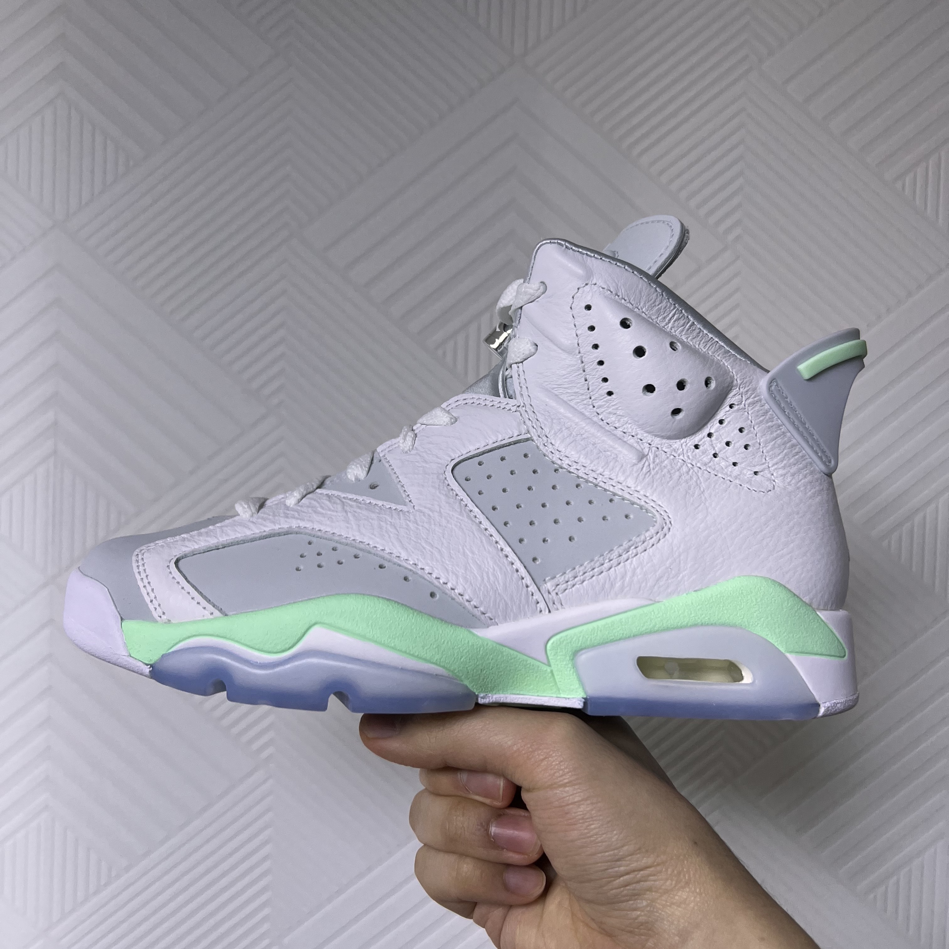(W) Jordan 6 Retro Mint Foam 착용 스타일 - 1
