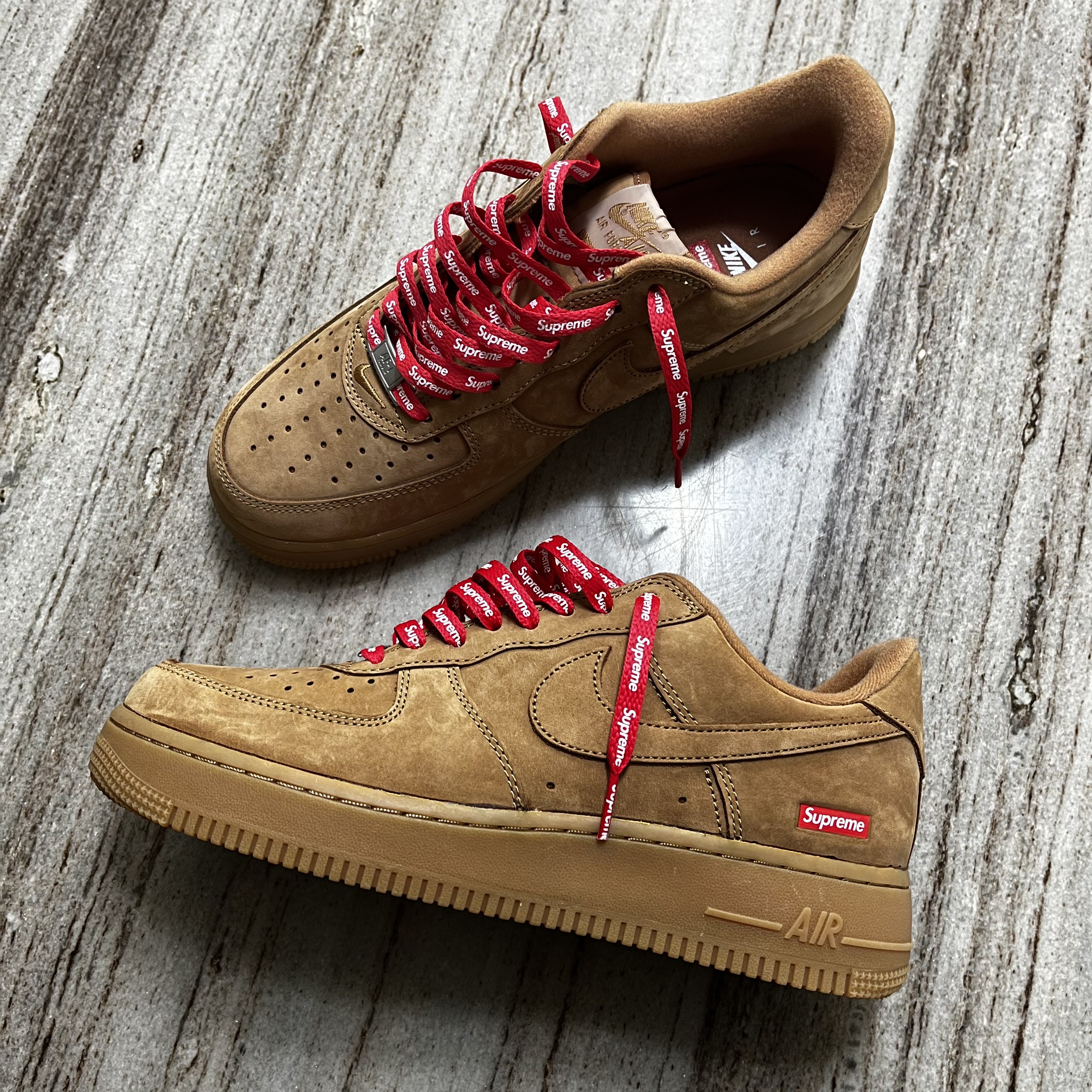 Nike x Supreme Air Force 1 Low Flax, Nike x Supreme Air Force 1 Low White 착용 스타일 - 3