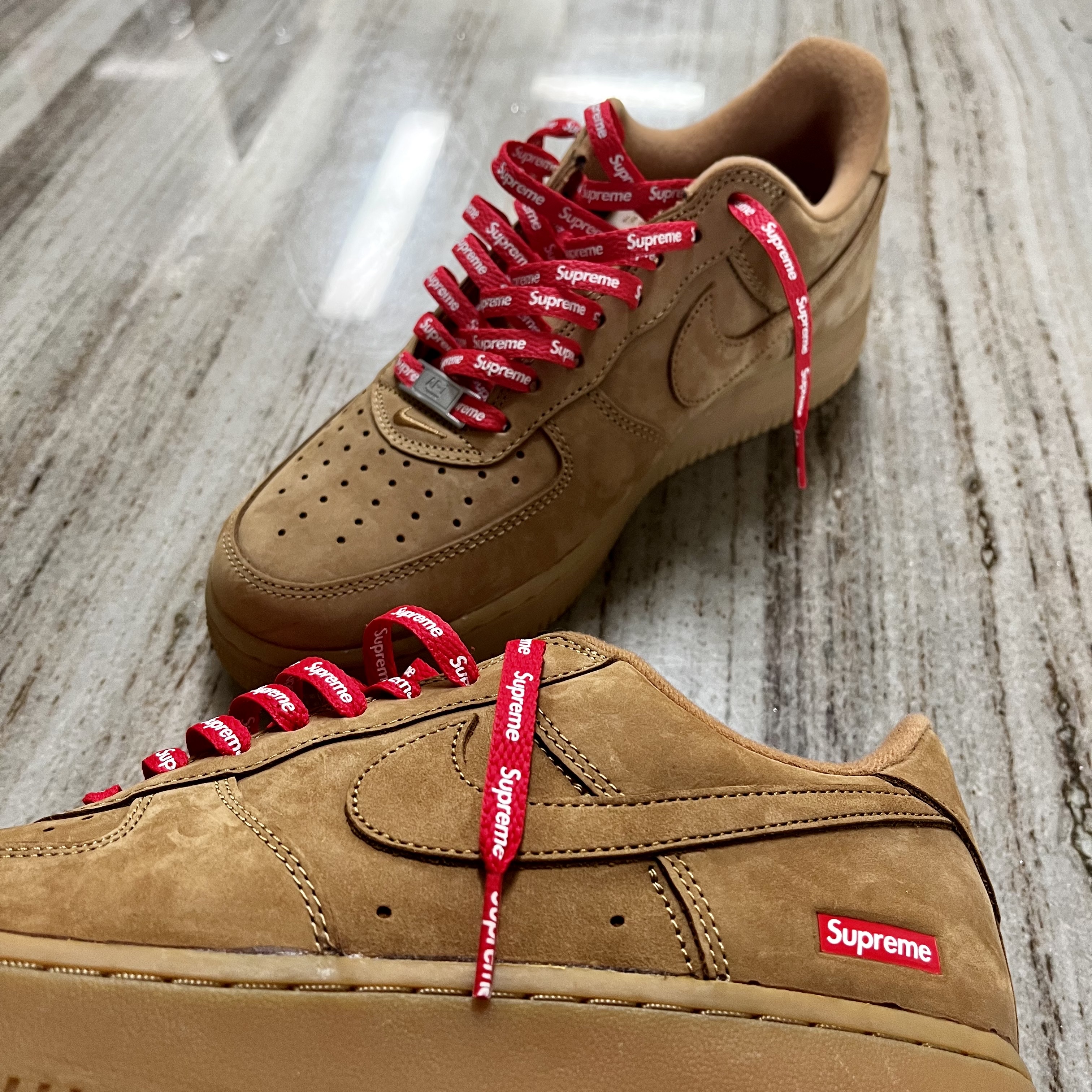 Nike x Supreme Air Force 1 Low Flax, Nike x Supreme Air Force 1 Low White 착용 스타일 - 2