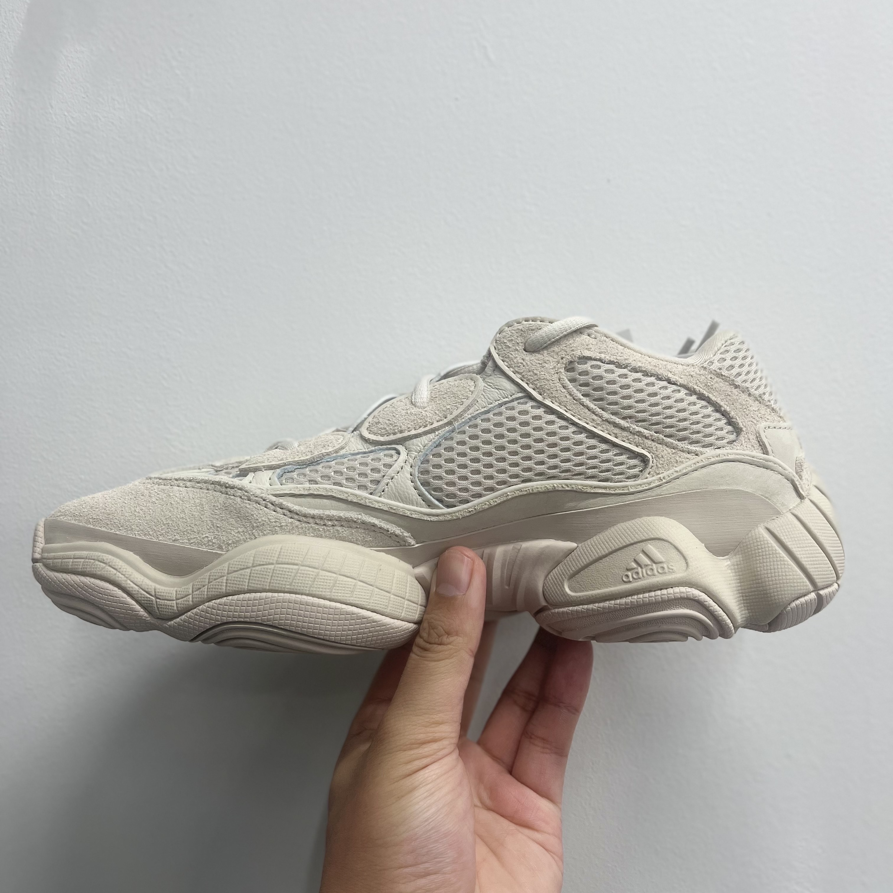Adidas Yeezy 500 Blush 2022 착용 스타일 - 2