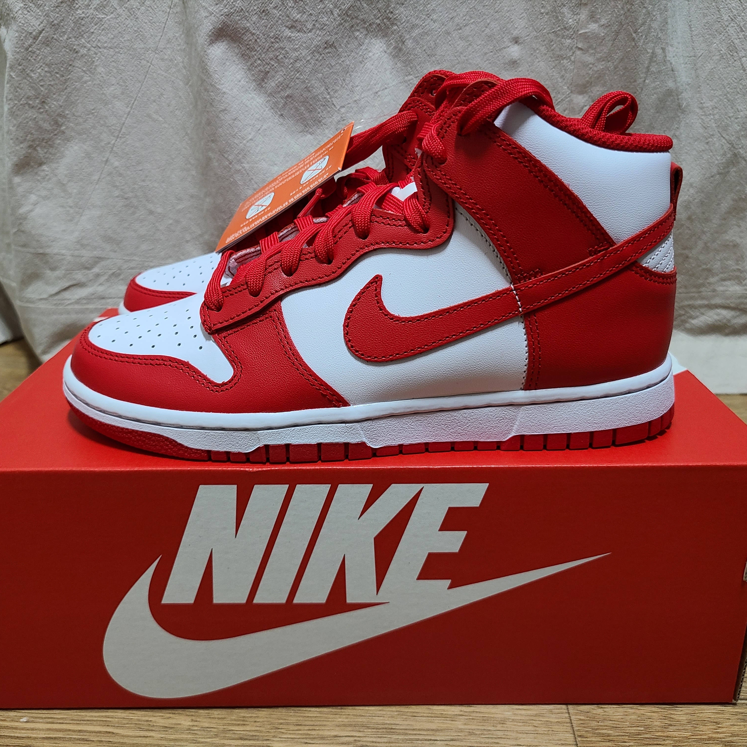 Nike Dunk High Retro Championship White and Red 착용 스타일
