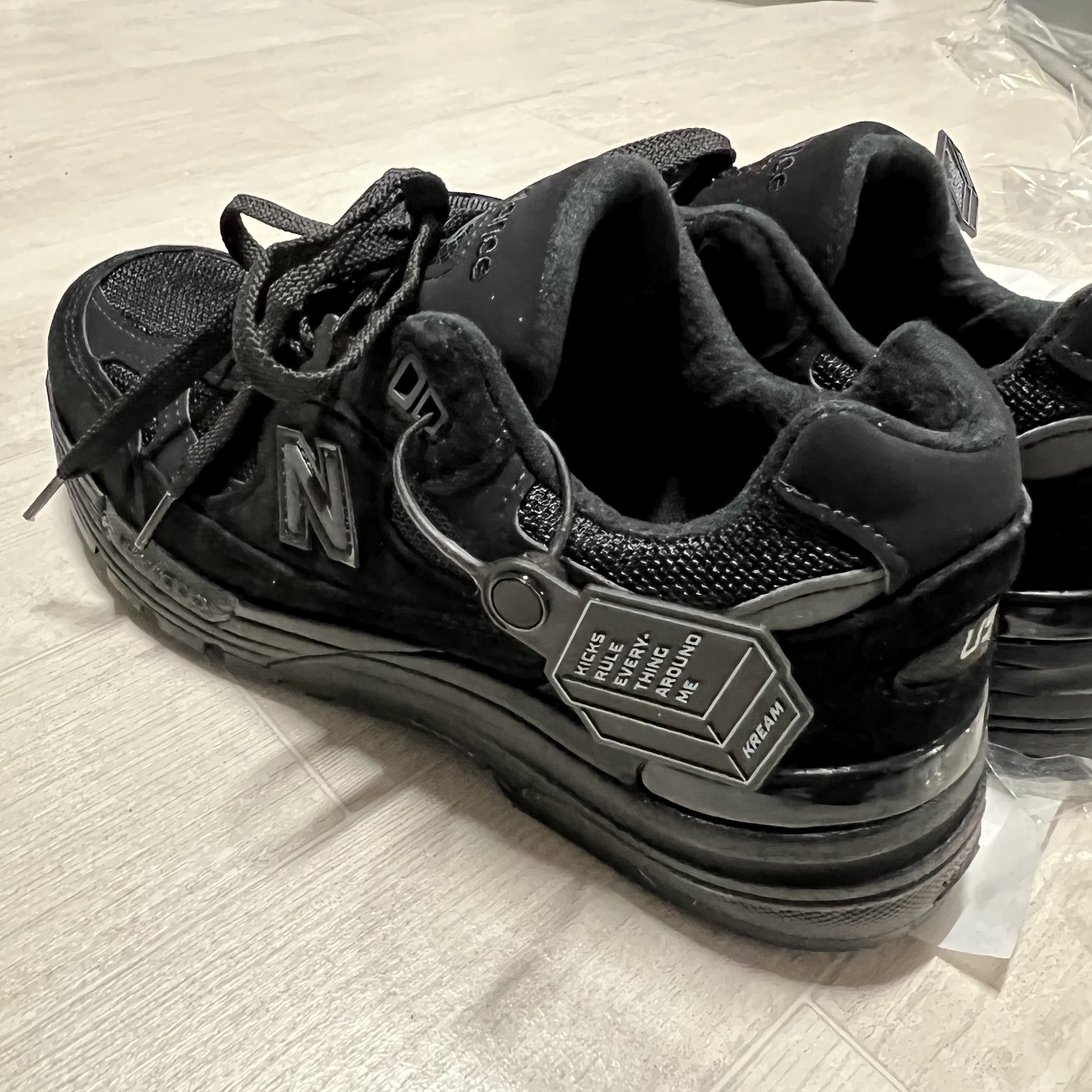 New Balance 992 Made in USA Triple Black 착용 스타일 - 2