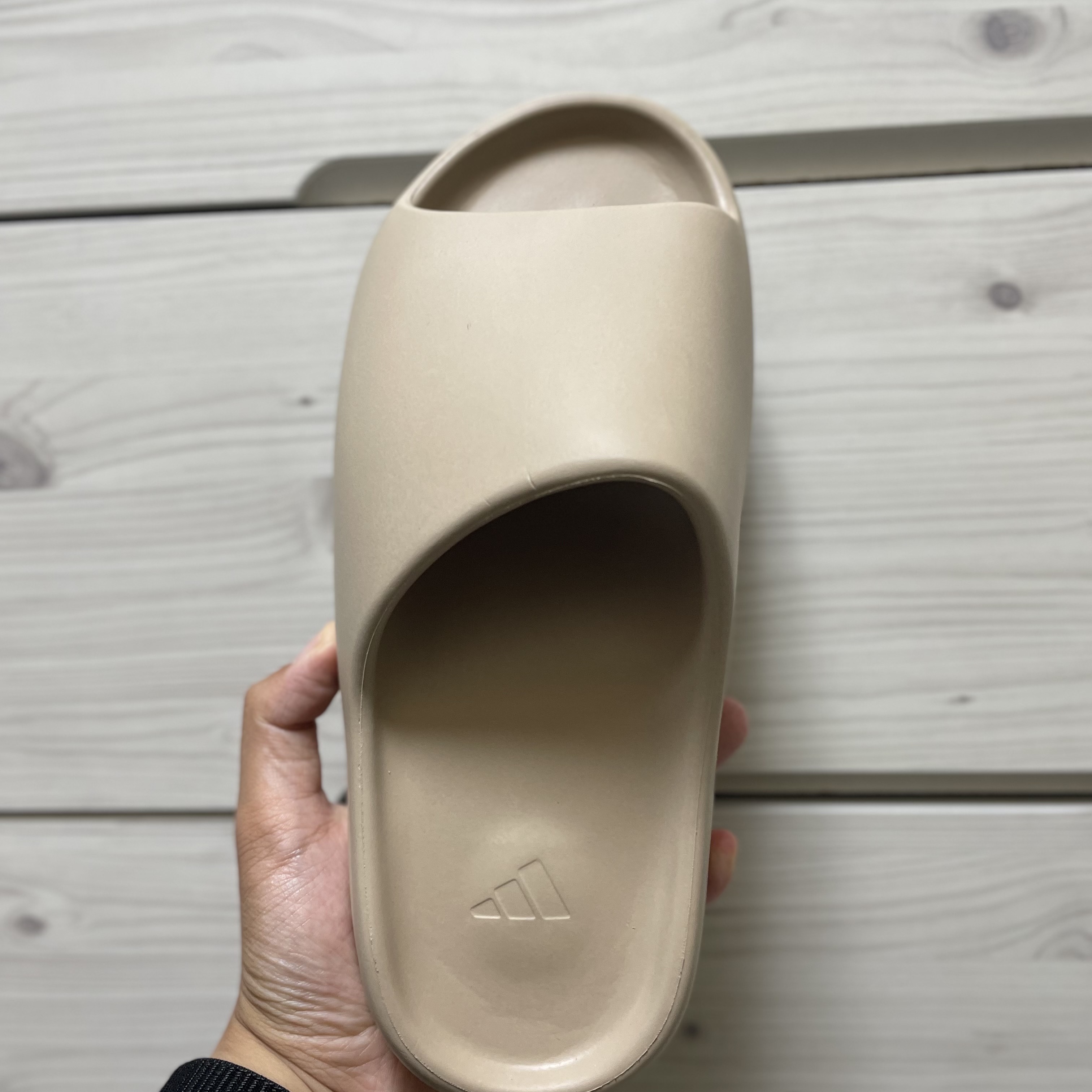 Adidas Yeezy Slide Pure - Re-Release Ver. 착용 스타일 - 2