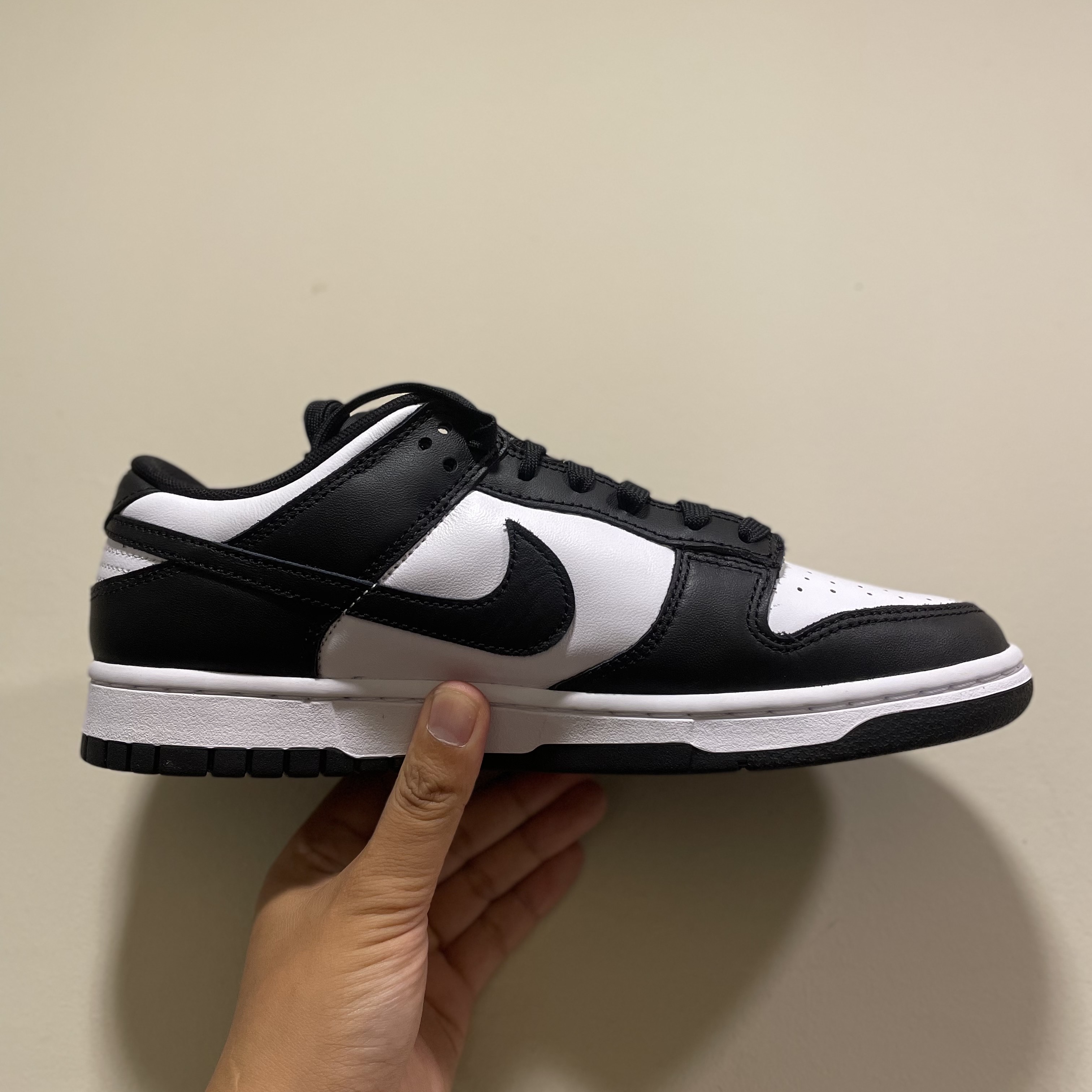 Nike Dunk Low Retro Black 착용 스타일 - 2