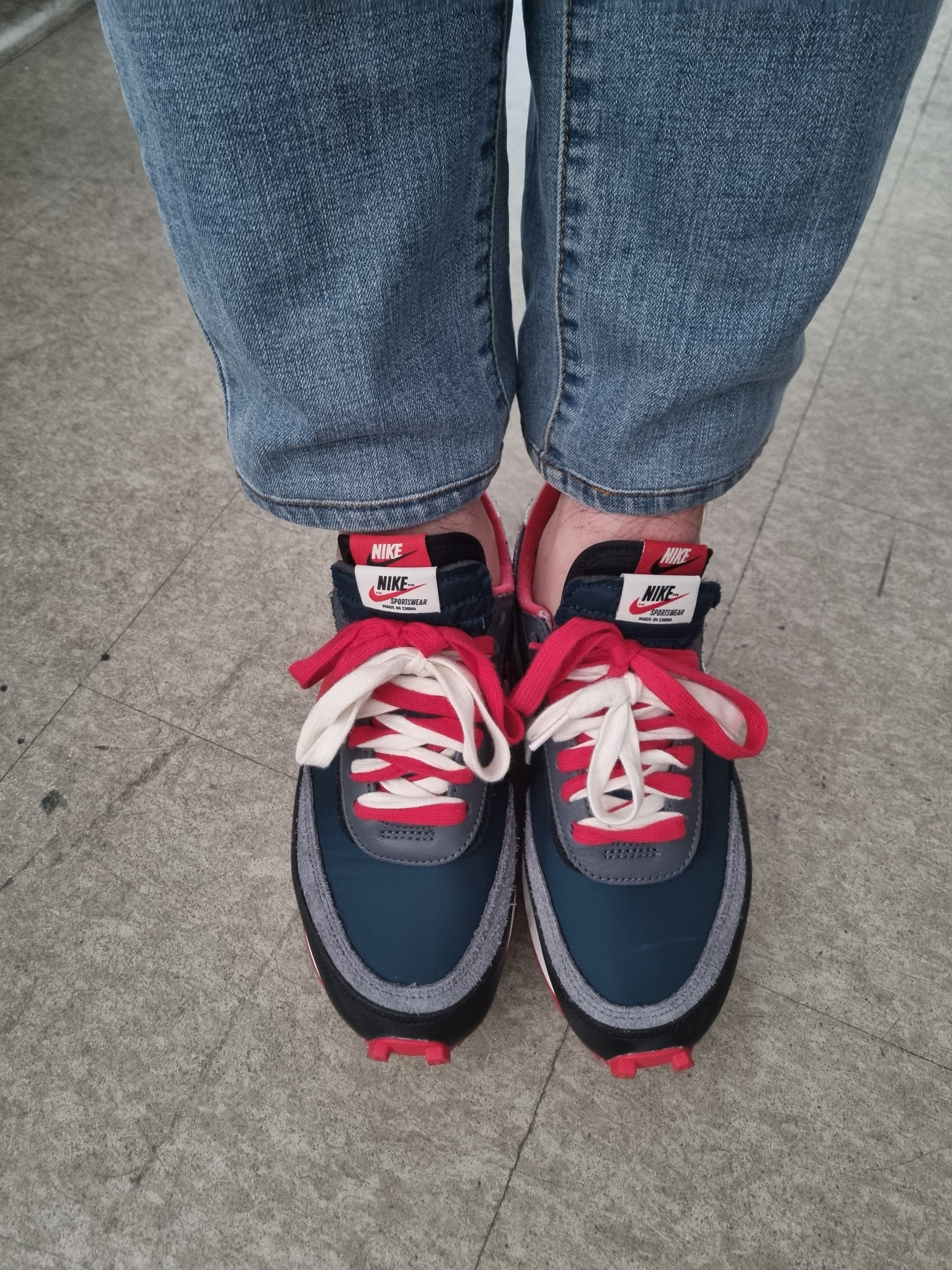 Nike x Sacai x Undercover LDWaffle Midnight Spruce University Red 착용 스타일 - 3