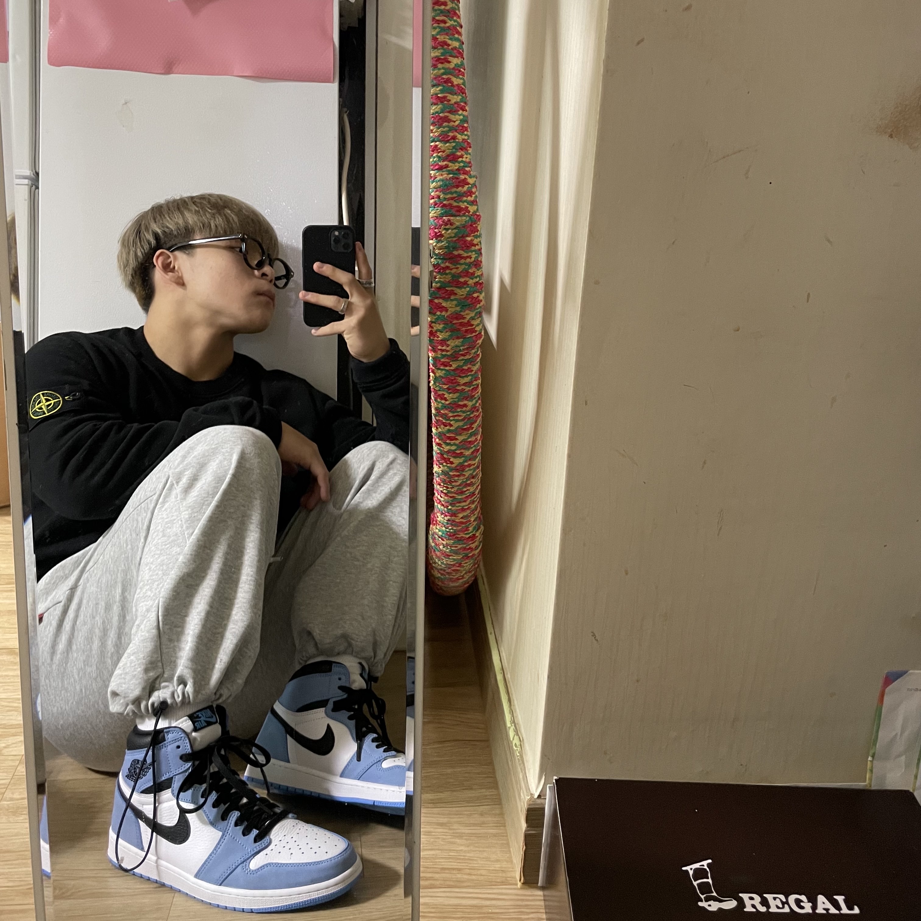 Jordan 1 Retro High OG University Blue 착용 스타일 - 1