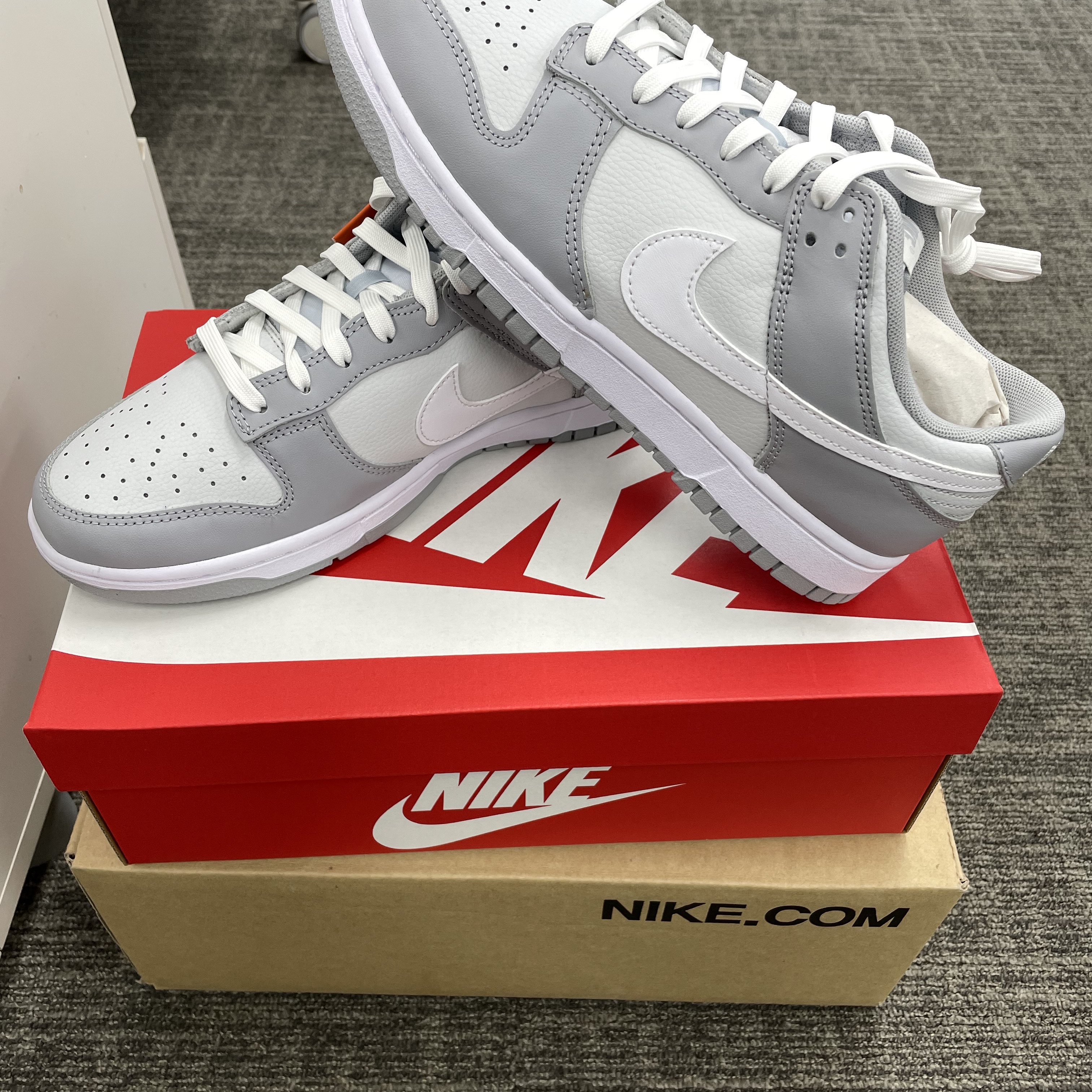 Nike Dunk Low Retro Wolf Grey 착용 스타일 - 1