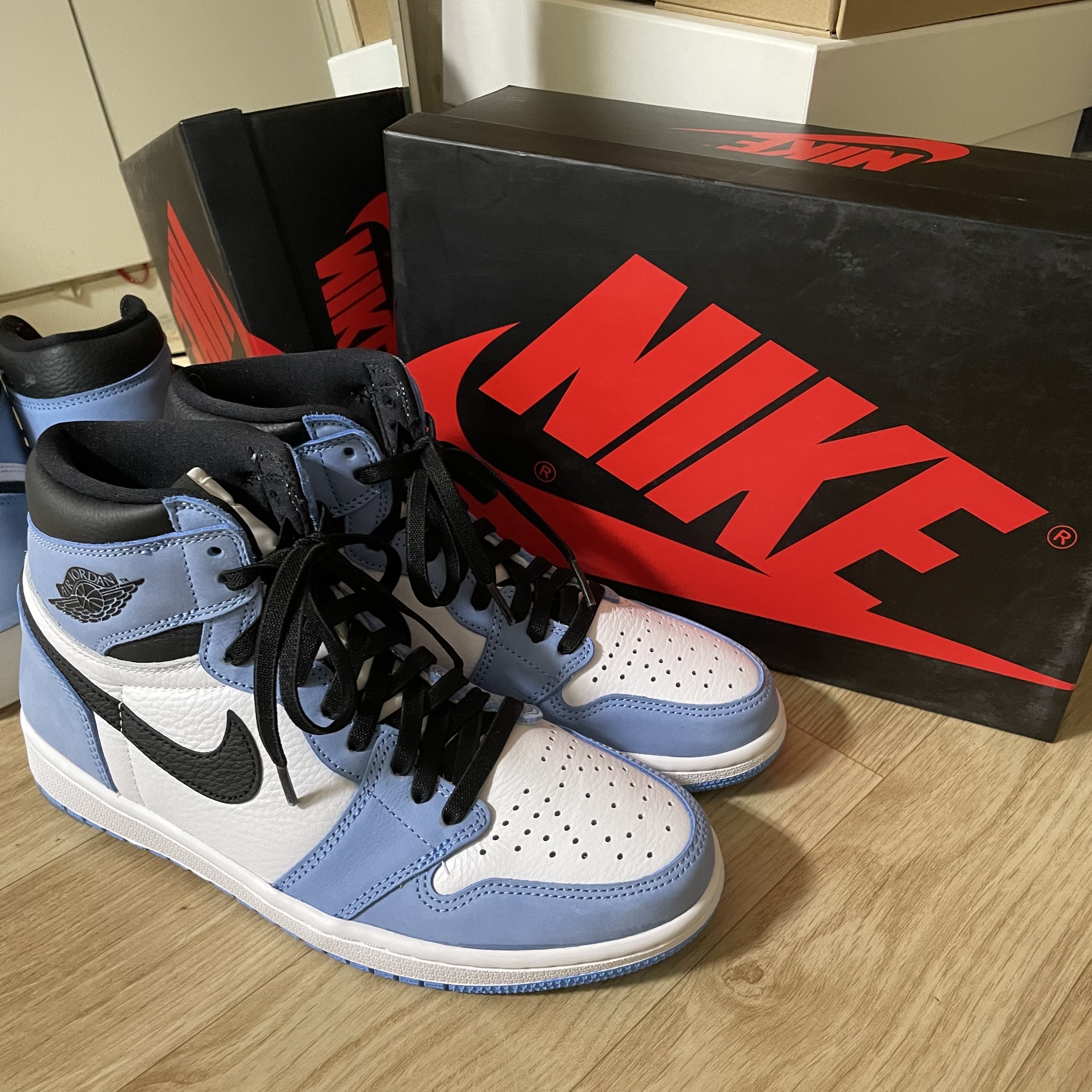 Jordan 1 Retro High OG University Blue 착용 스타일 - 2
