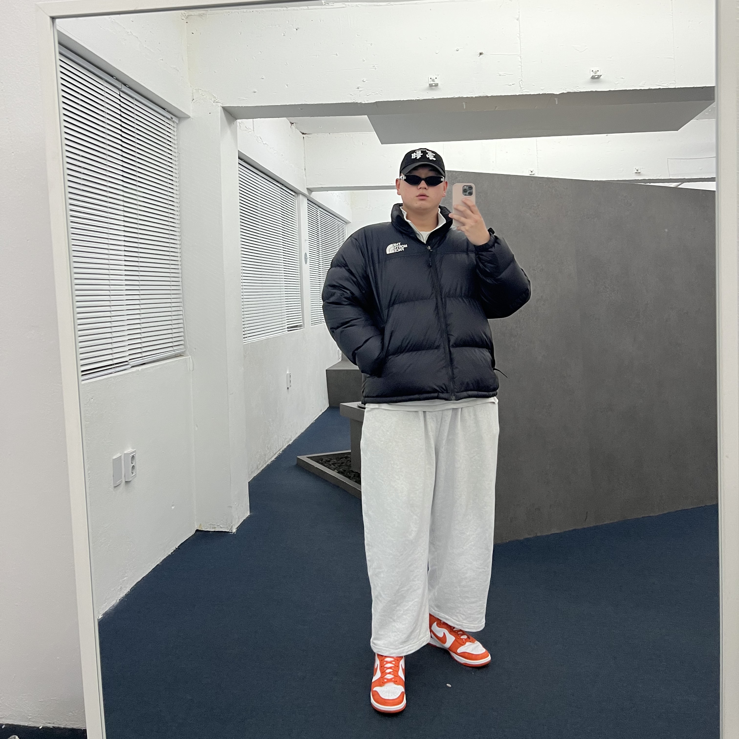 Nike Dunk High Retro Orange Blaze, The North Face 1996 Eco Nuptse Jacket Black 착용 스타일