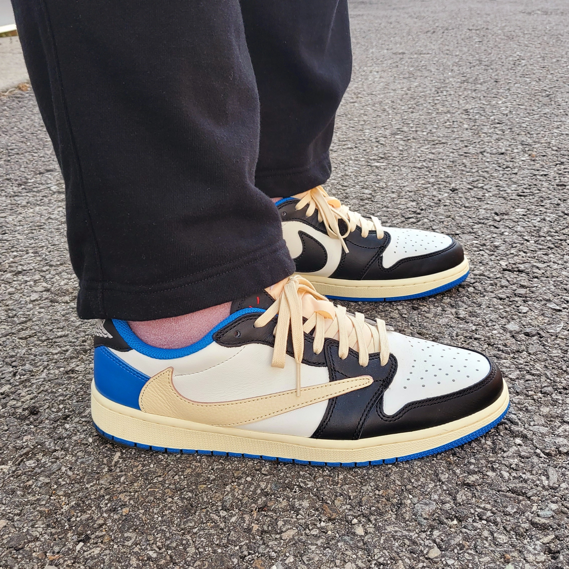 Jordan 1 x Travis Scott x Fragment Retro Low OG SP Military Blue 착용 스타일 - 2
