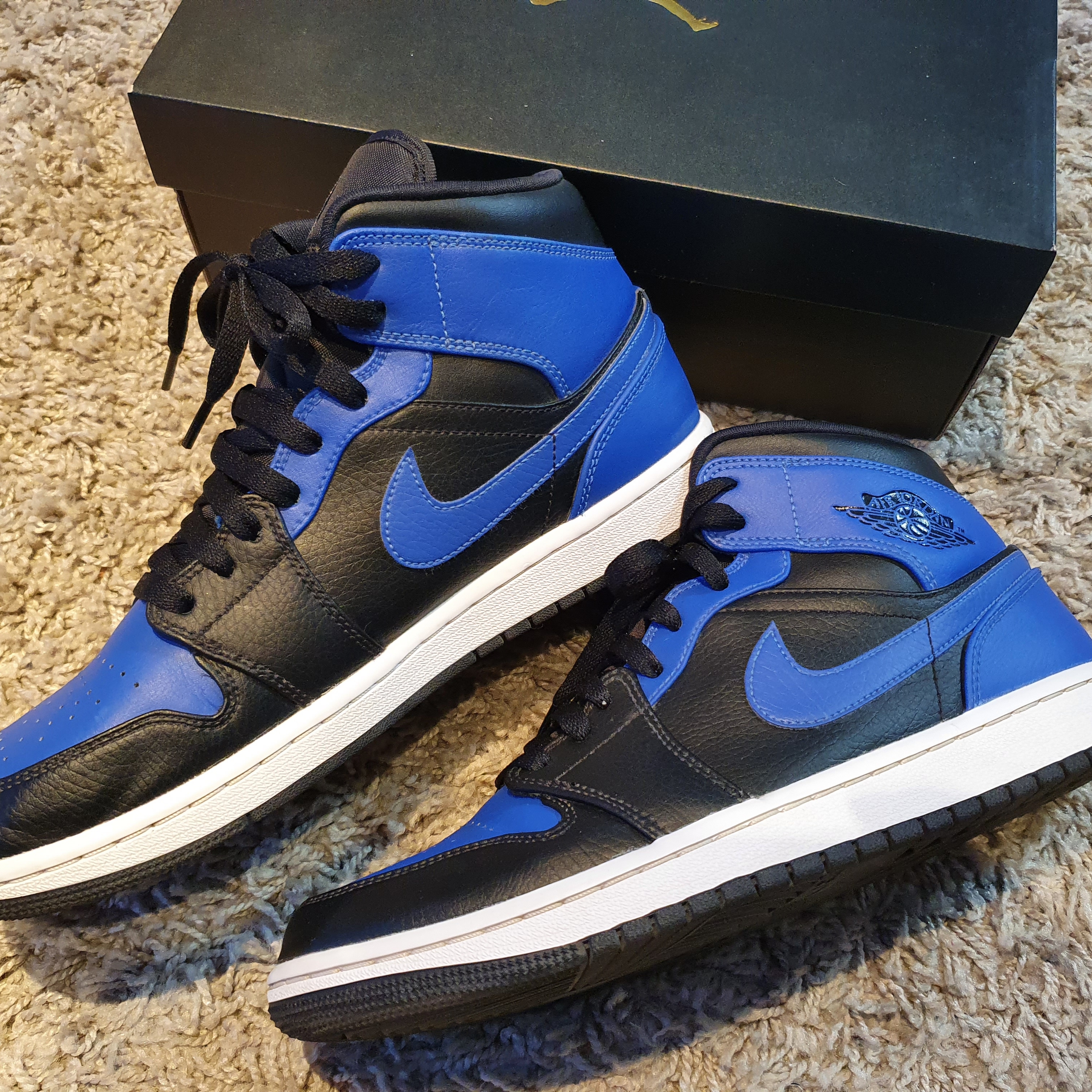 Jordan 1 Mid Black Hyper Royal 착용 스타일
