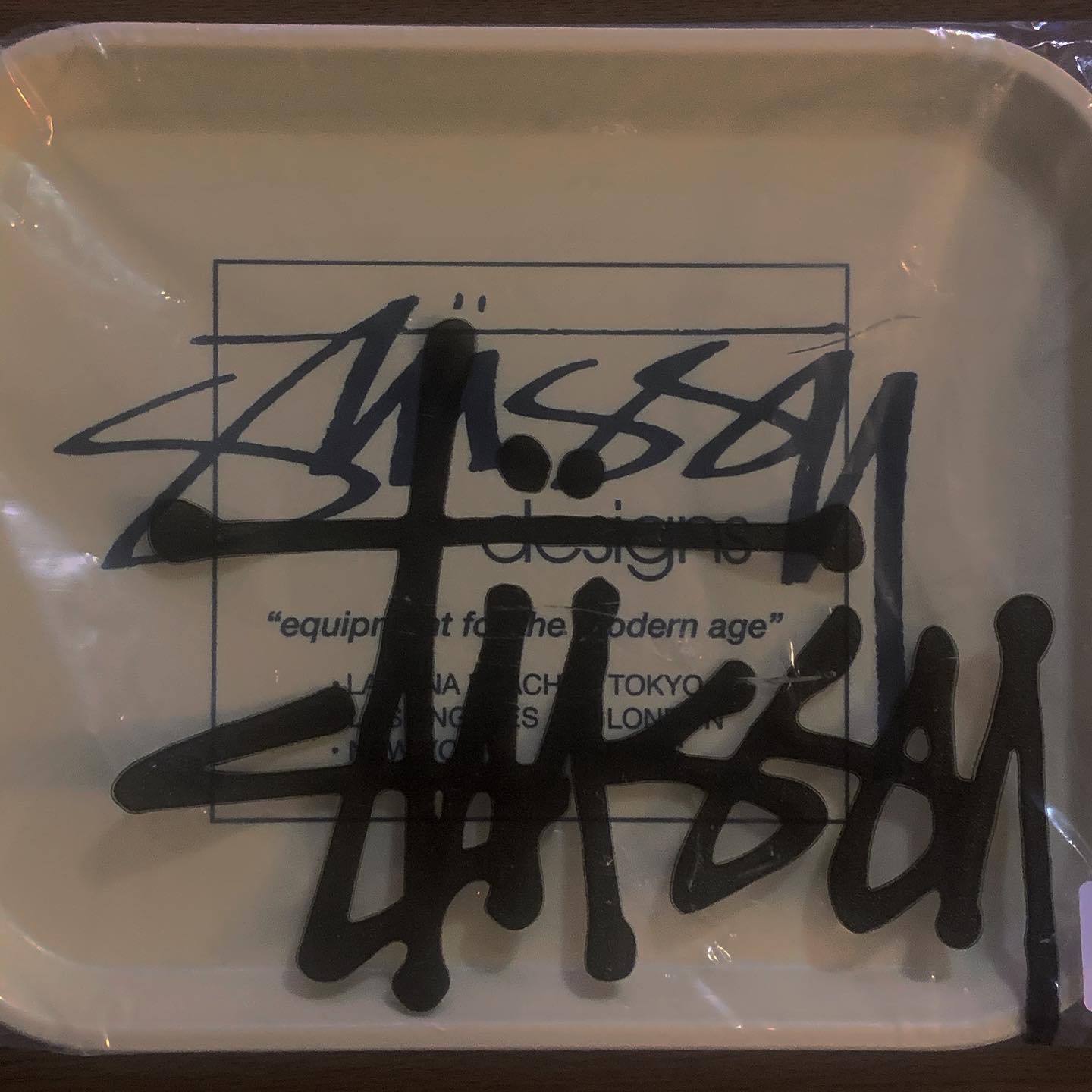 Stussy Ceramic Dice Ashtray, Stussy Metal Boot Lighter Case Brass 착용 스타일 - 4