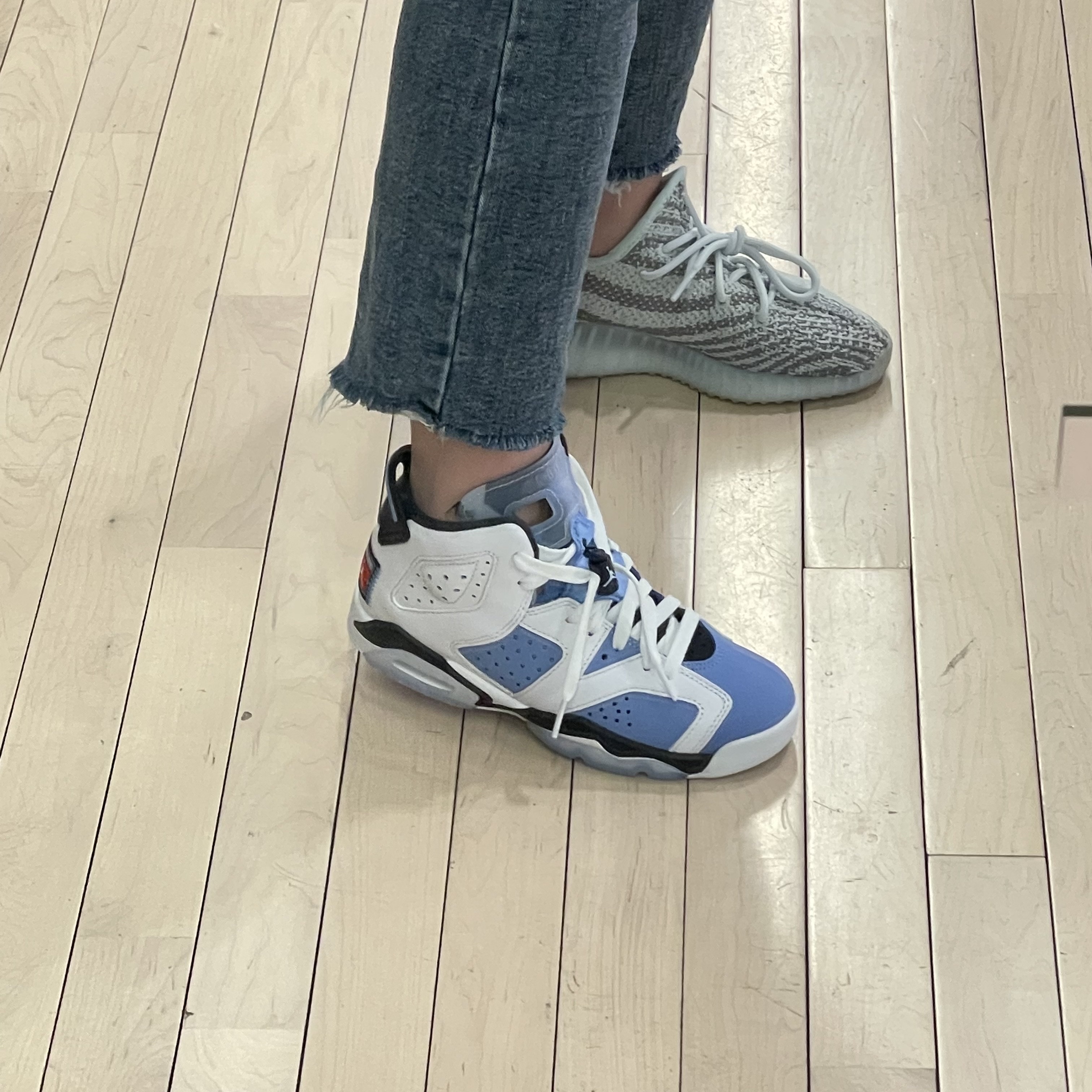 Jordan 6 Retro University Blue, (GS) Jordan 6 Retro University Blue 착용 스타일 - 1
