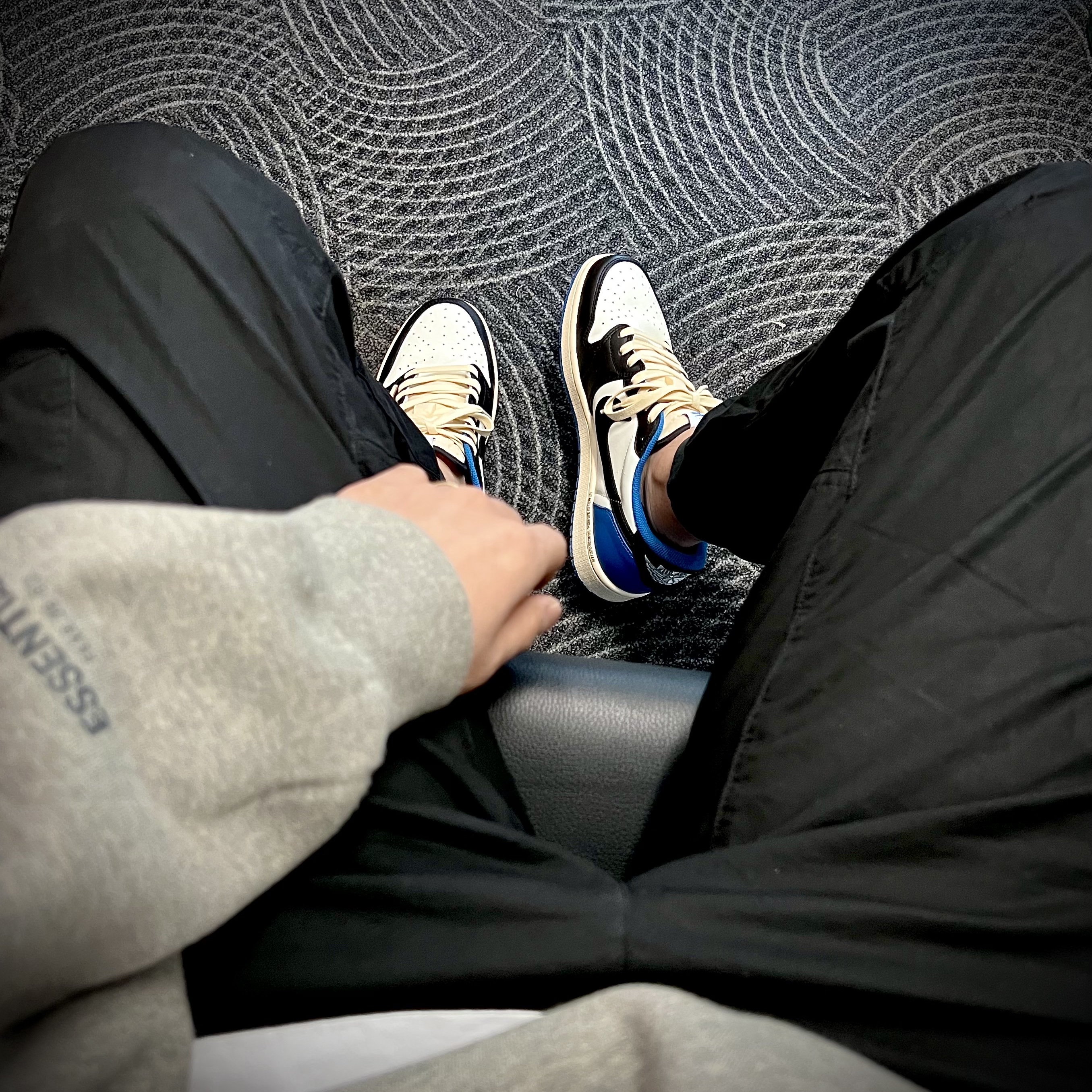 Jordan 1 x Travis Scott x Fragment Retro Low OG SP Military Blue, Stone Island 31303 Cargo Pants Black - 21SS 착용 스타일