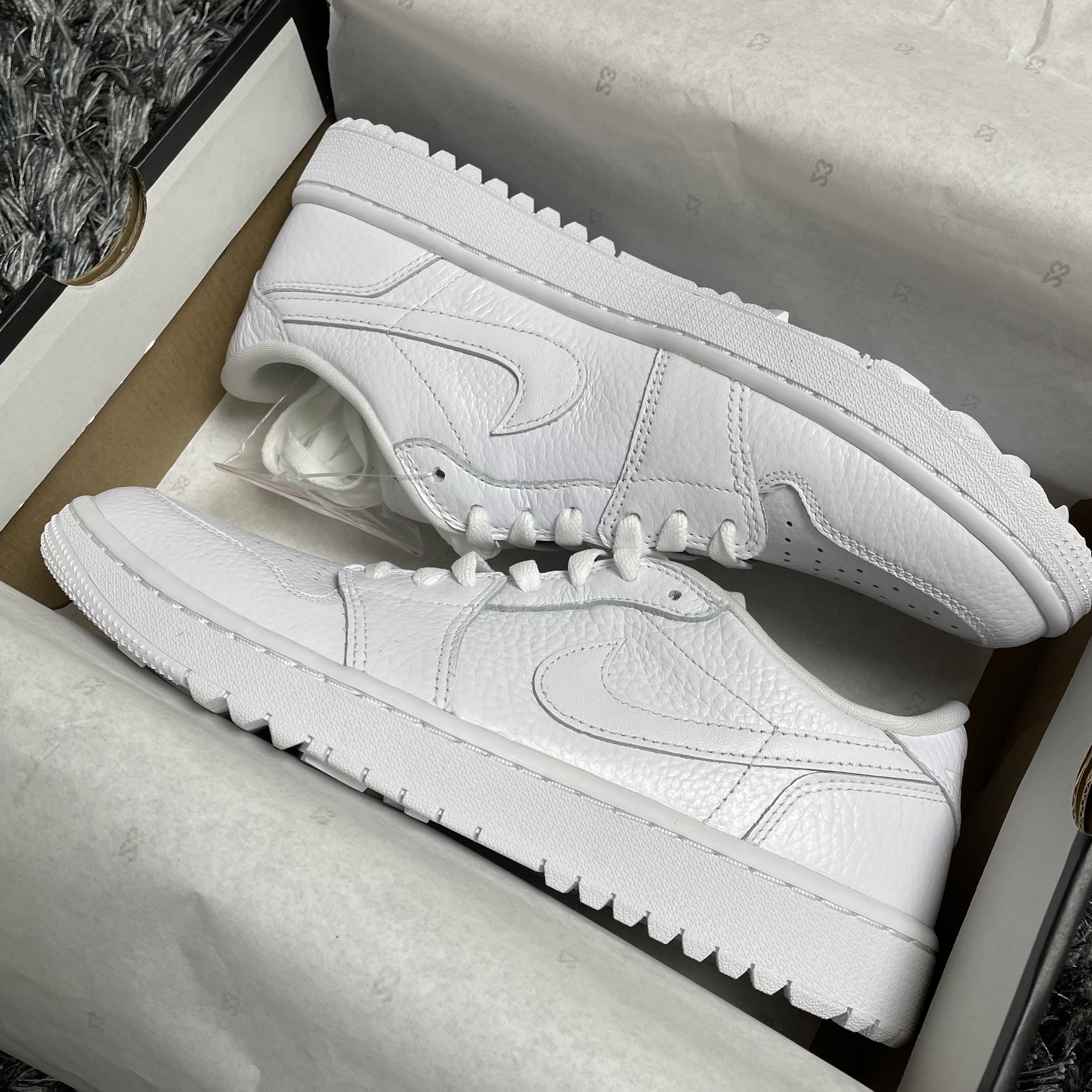 Jordan 1 Low Golf Triple White 착용 스타일