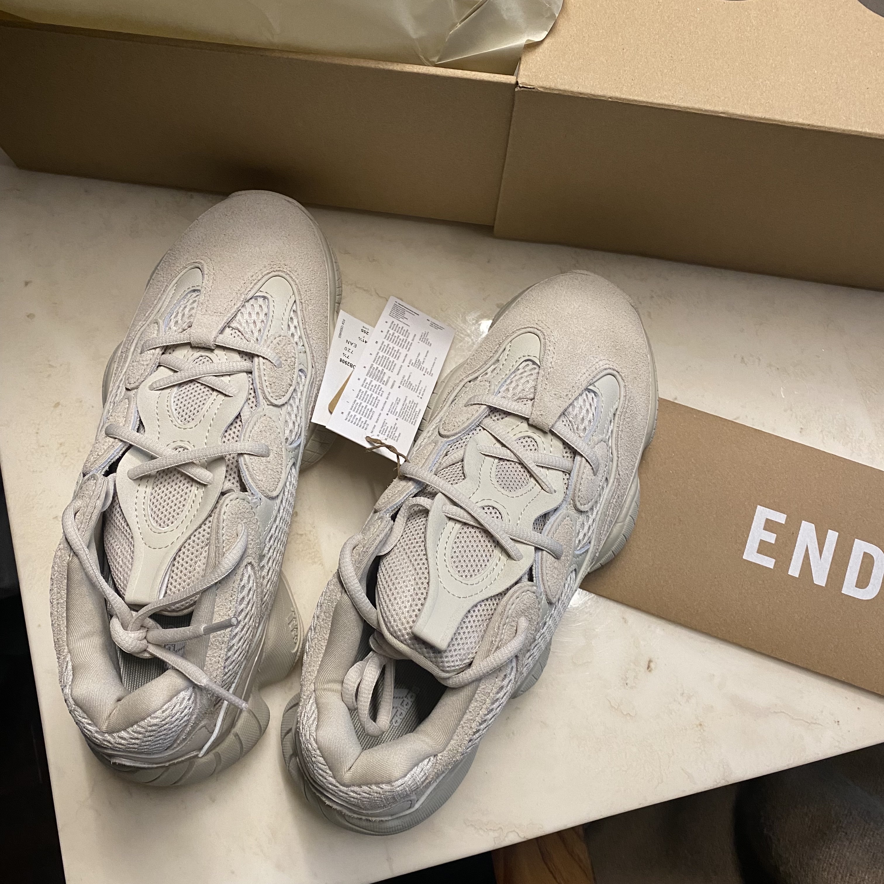 Adidas Yeezy 500 Blush 2022 착용 스타일 - 2