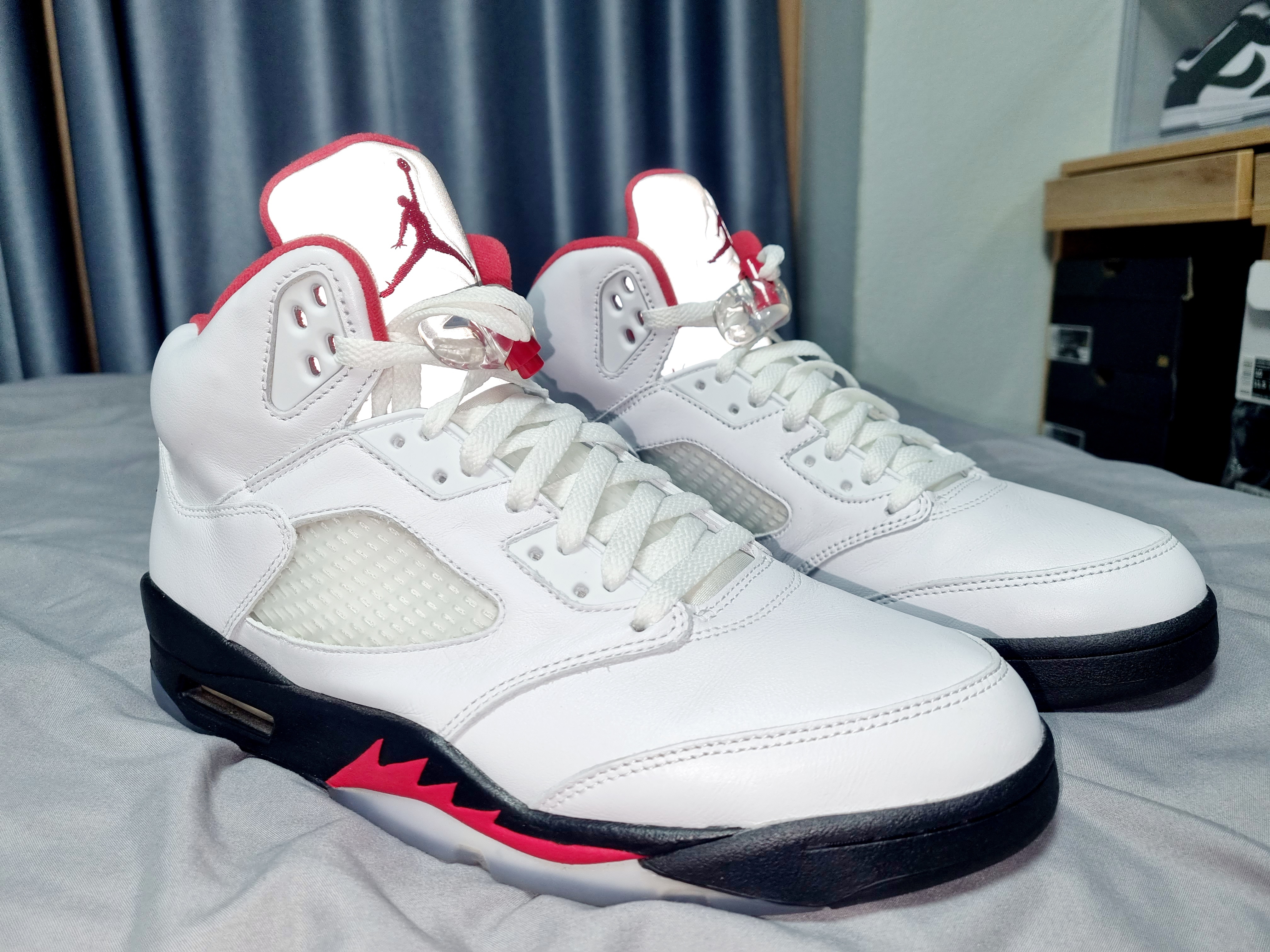 Jordan 5 Retro Fire Red Silver Tongue 2020 착용 스타일