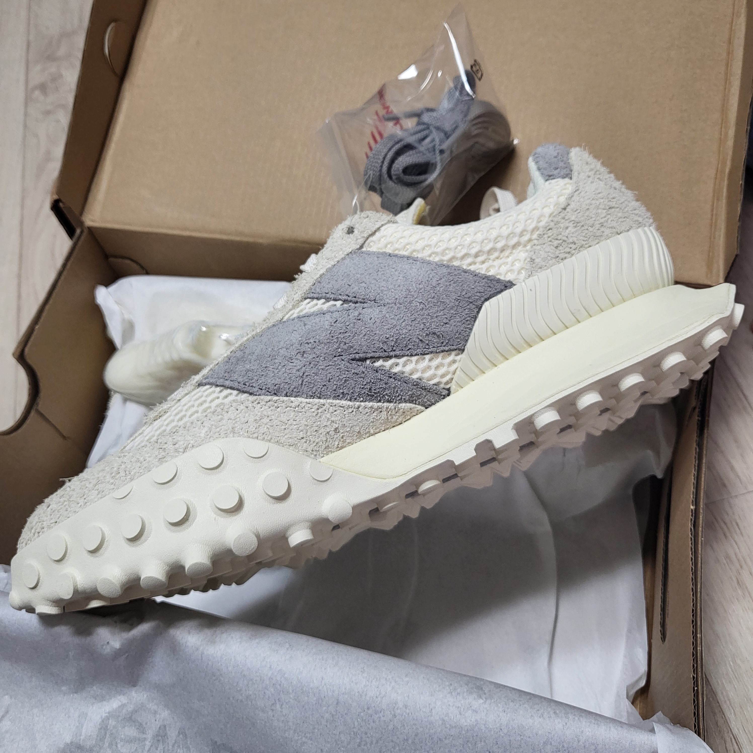 New Balance x END. XC-72 Natural Gum 착용 스타일 - 2