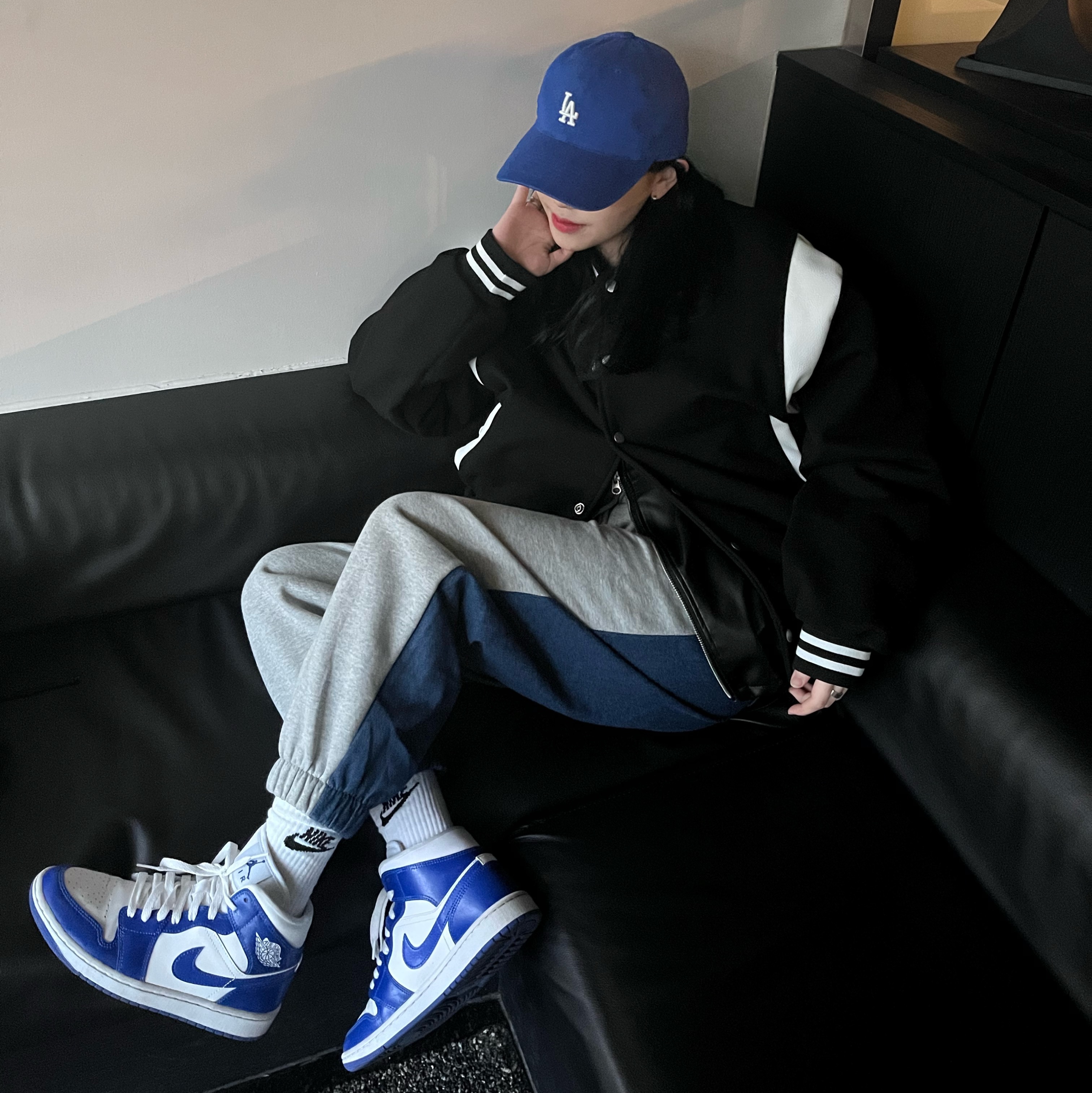 (W) Jordan 1 Mid White Hyper Royal 착용 스타일