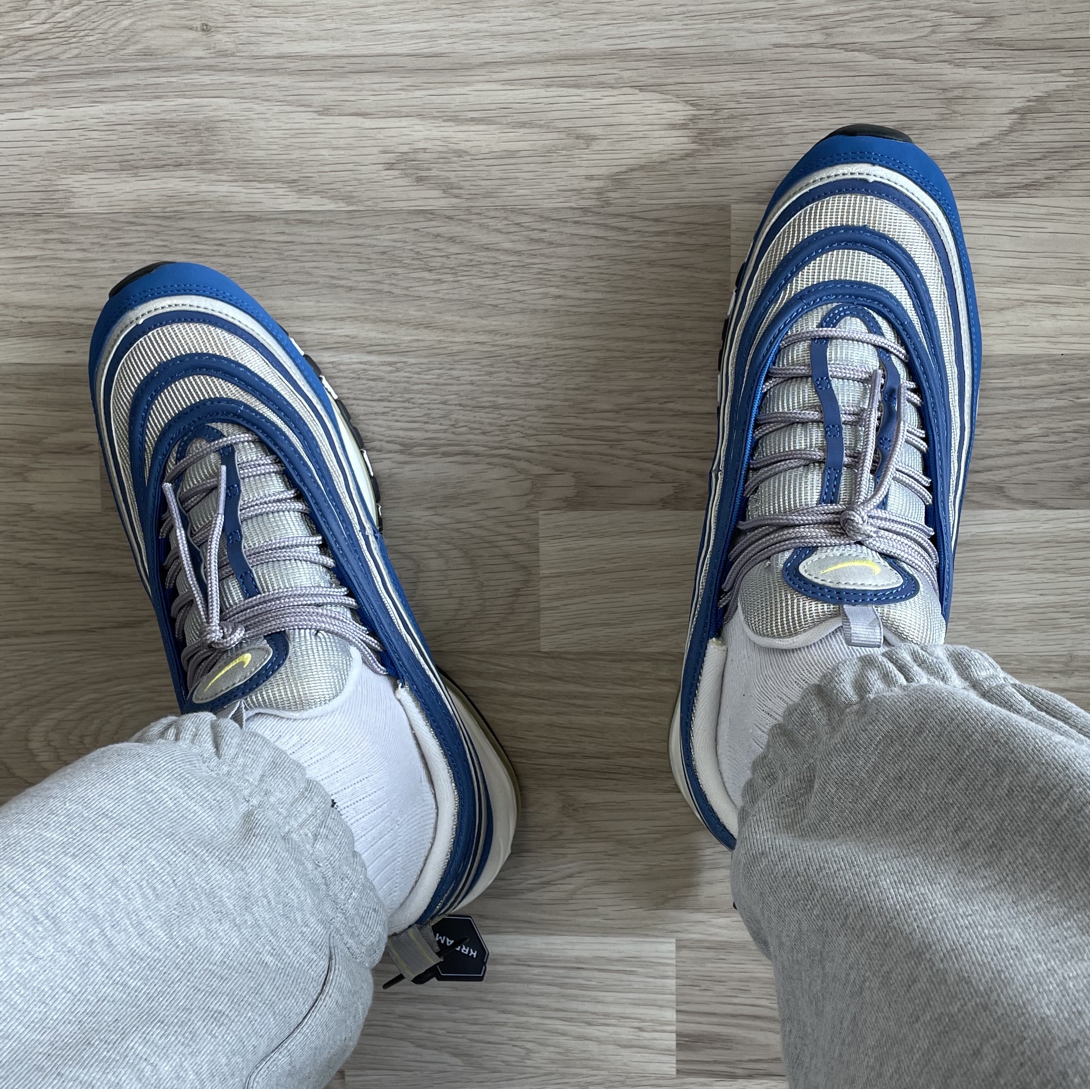 Nike Air Max 97 OG Royal Neon 착용 스타일 - 2