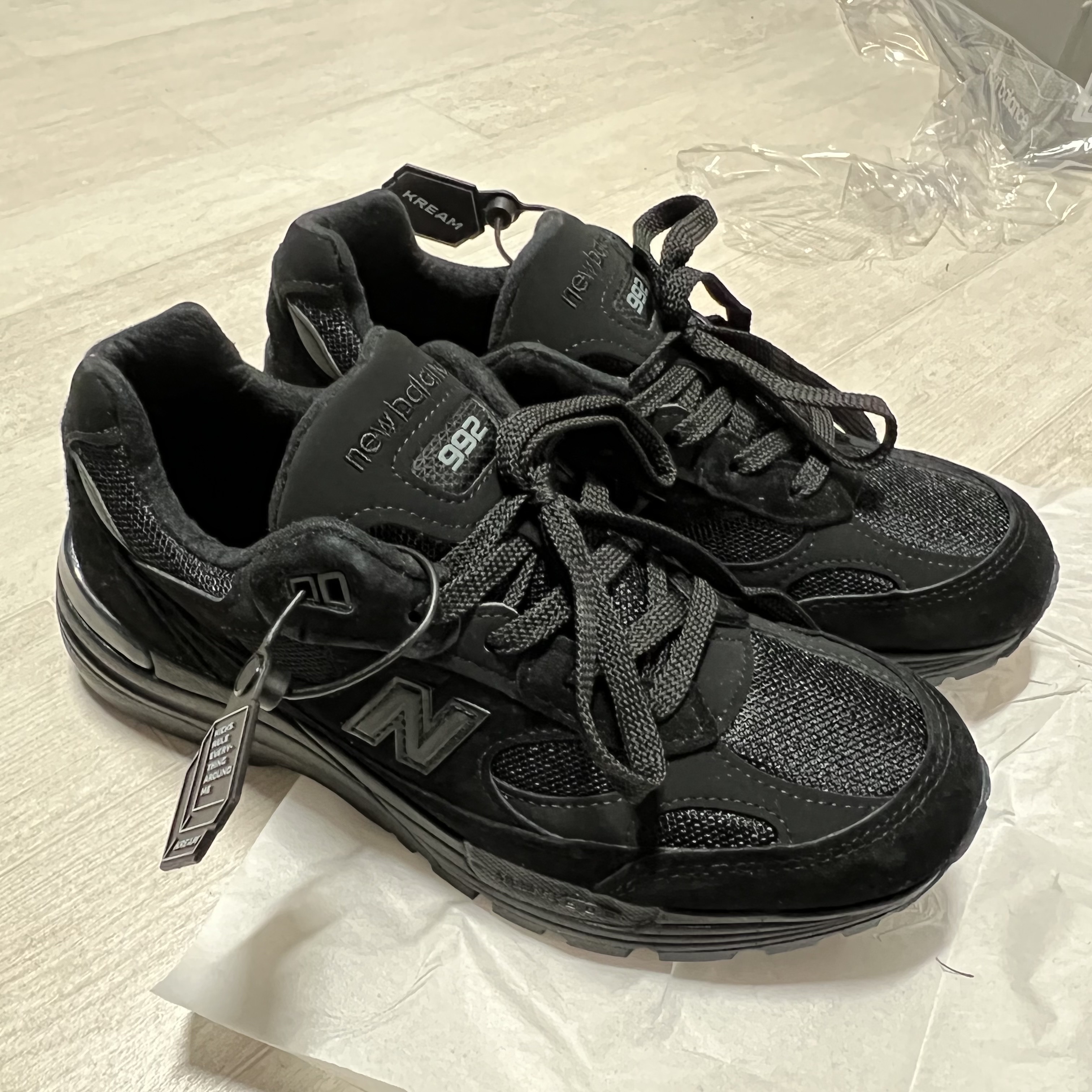 New Balance 992 Made in USA Triple Black 착용 스타일 - 4