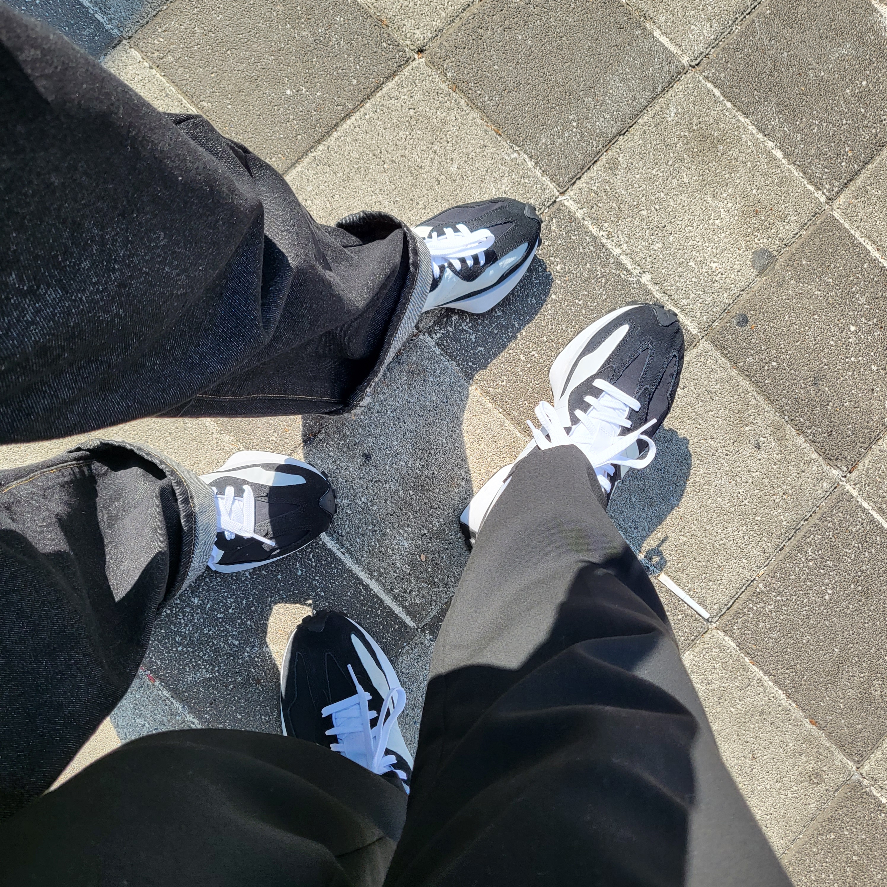 New Balance 327 Shifted Black 착용 스타일