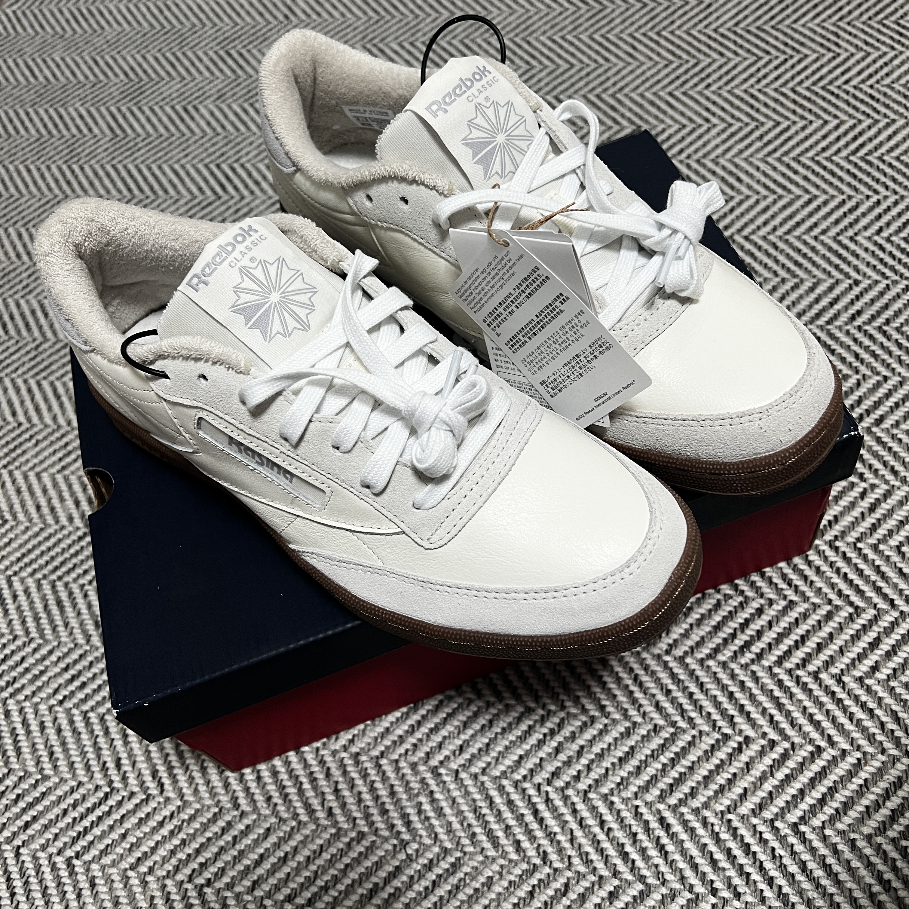 Reebok x Kasina Club C 85 GTX Chalk 착용 스타일