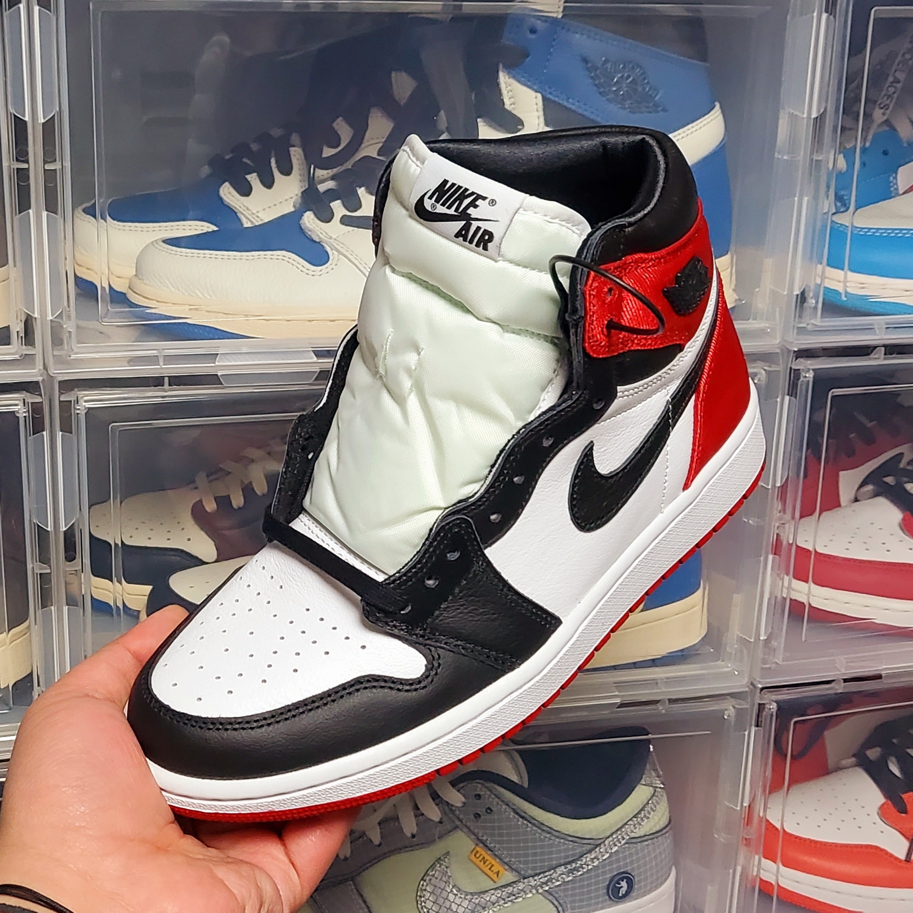 (W) Jordan 1 Retro High Satin Black Toe 착용 스타일 - 1