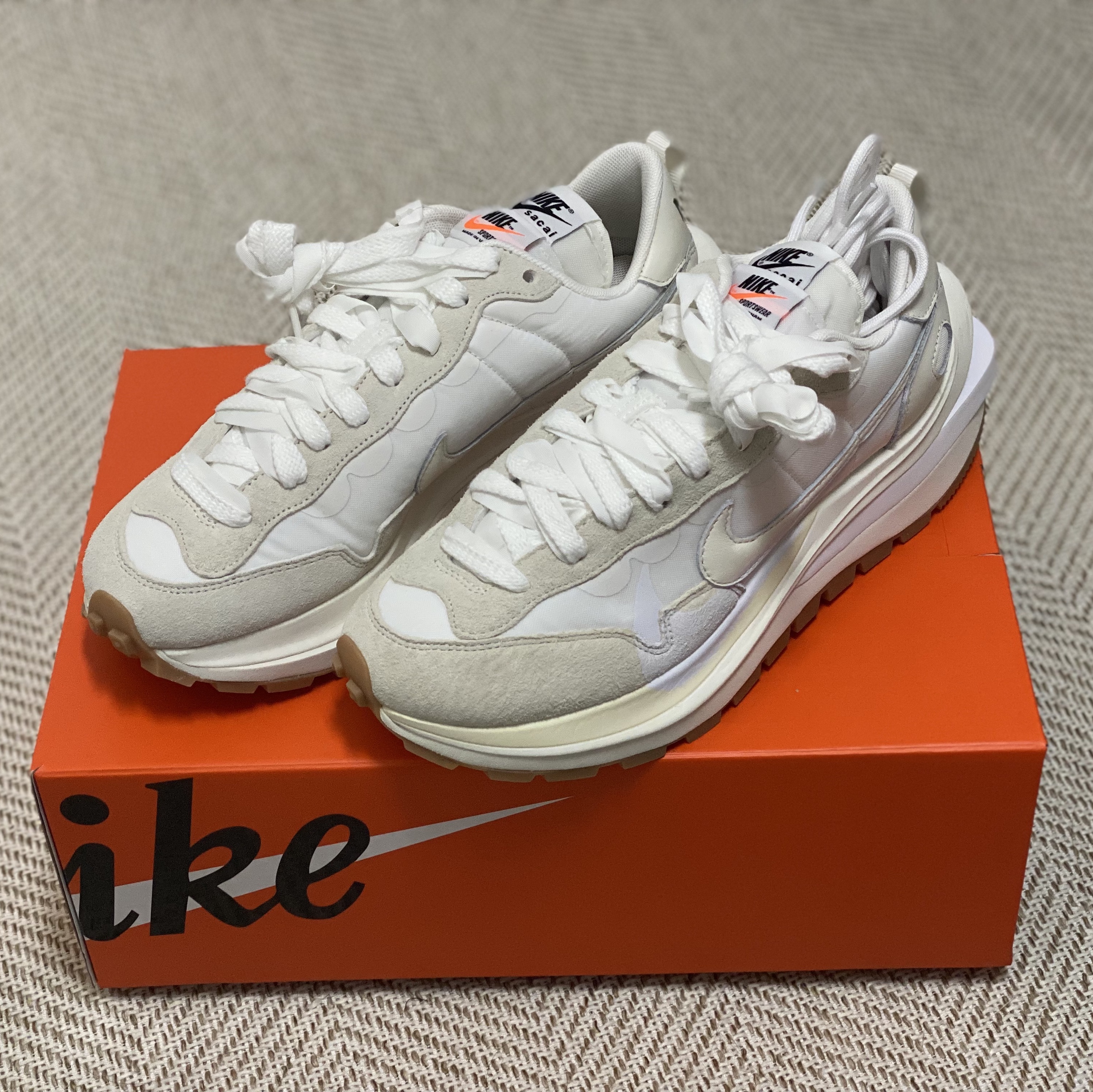 Nike x Sacai VaporWaffle White and Gum 착용 스타일