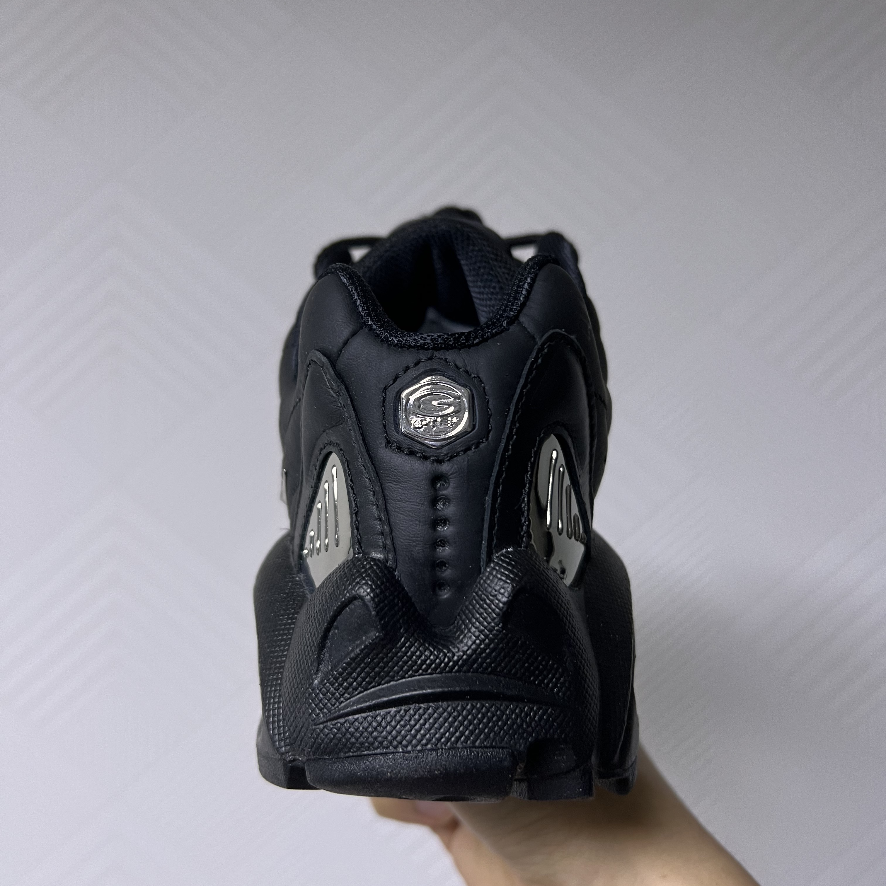 Nike x Drake Nocta Hot Step Air Terra Triple Black 착용 스타일 - 3
