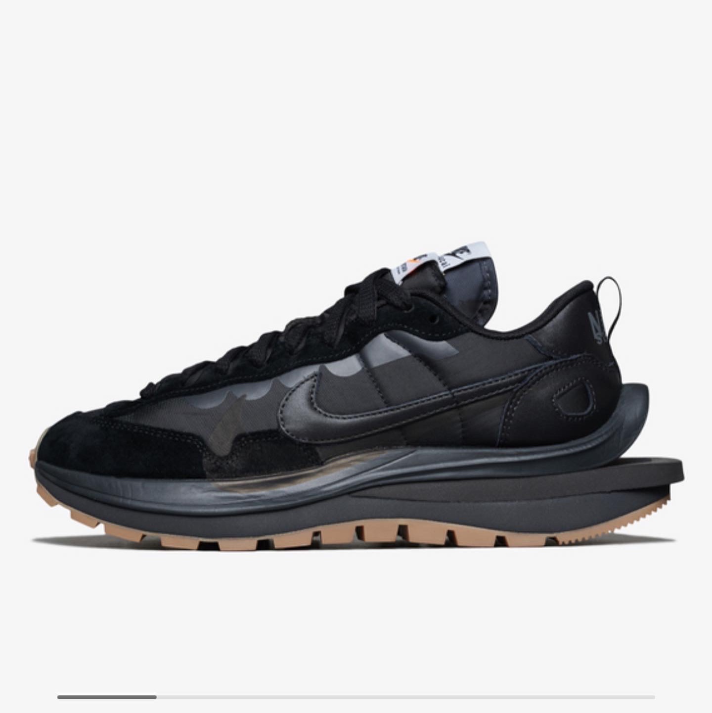 Nike x Sacai VaporWaffle Black and Gum 착용 스타일 - 1