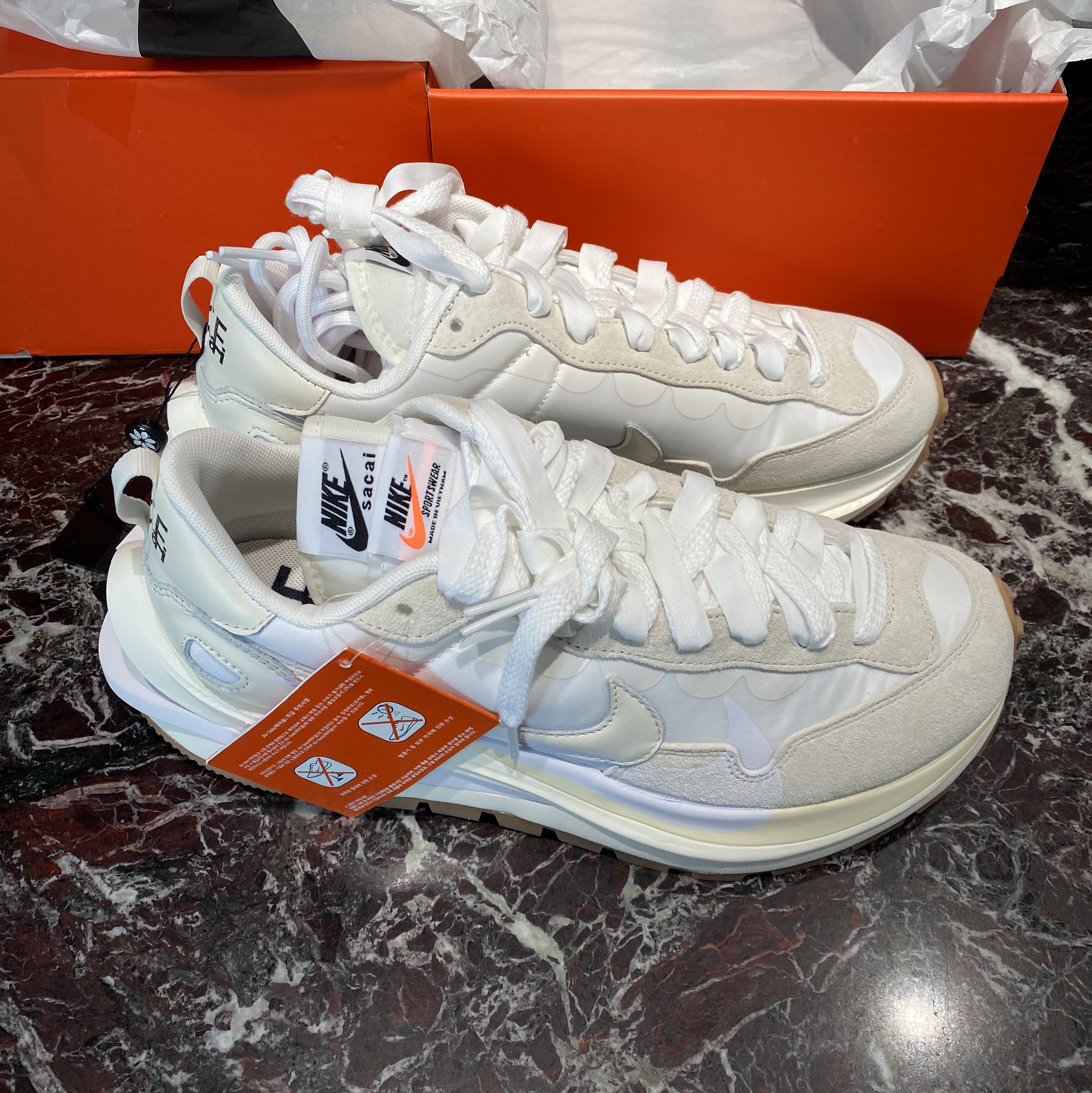 Nike x Sacai VaporWaffle White and Gum 착용 스타일