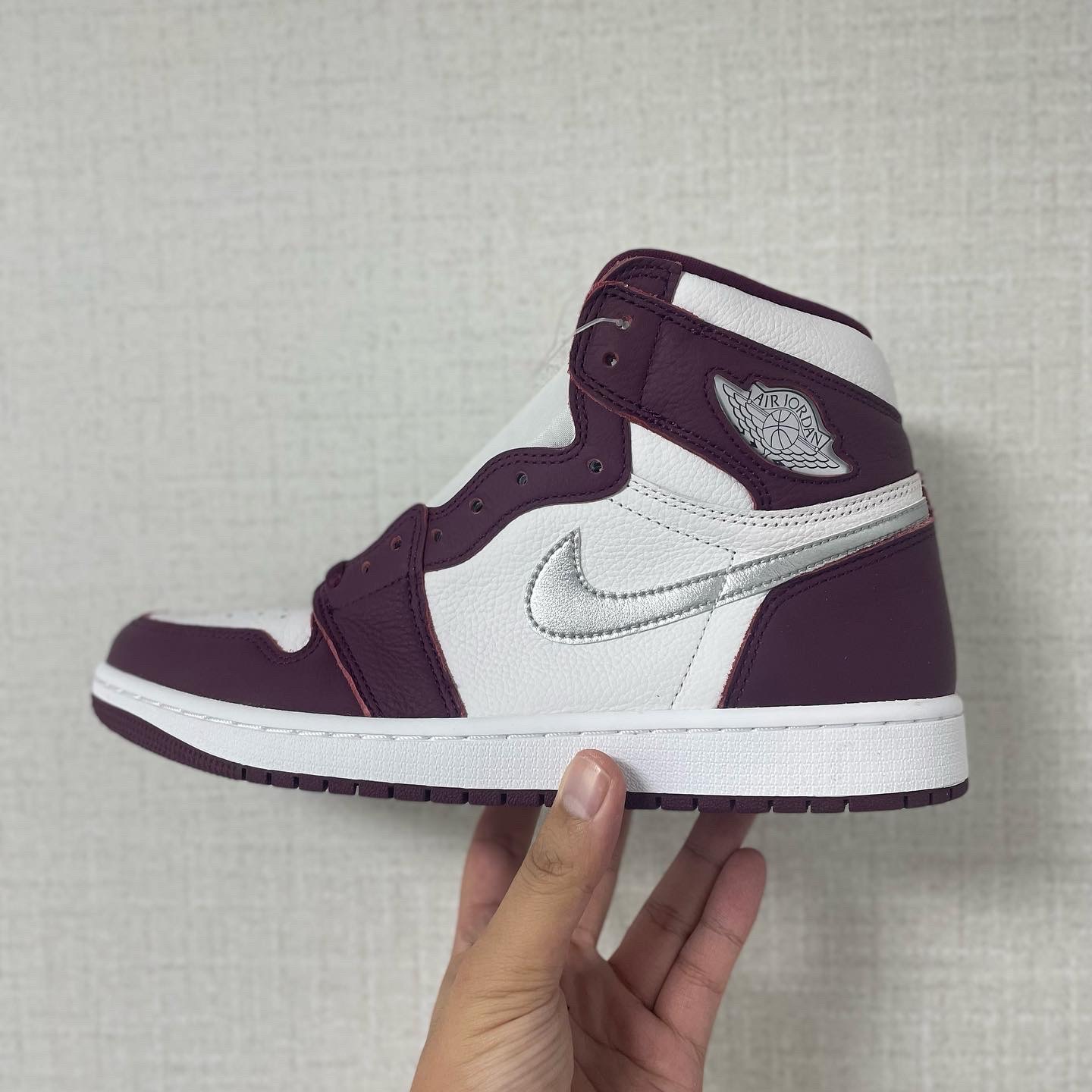 Jordan 1 Retro High OG Bordeaux 착용 스타일 - 2