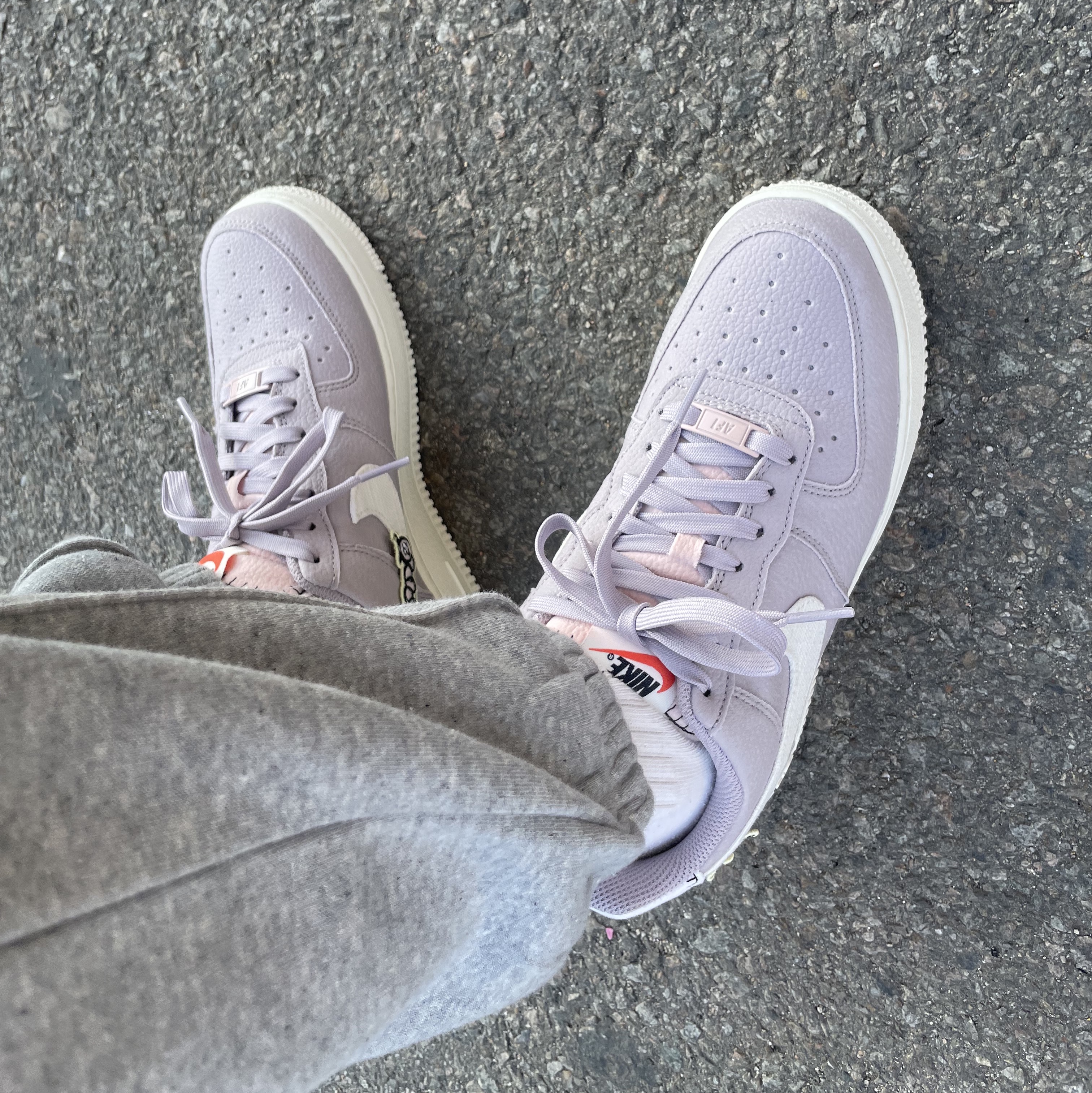 (W) Nike Air Force 1 '07 SE Next Nature Amethyst Ash 착용 스타일 - 2