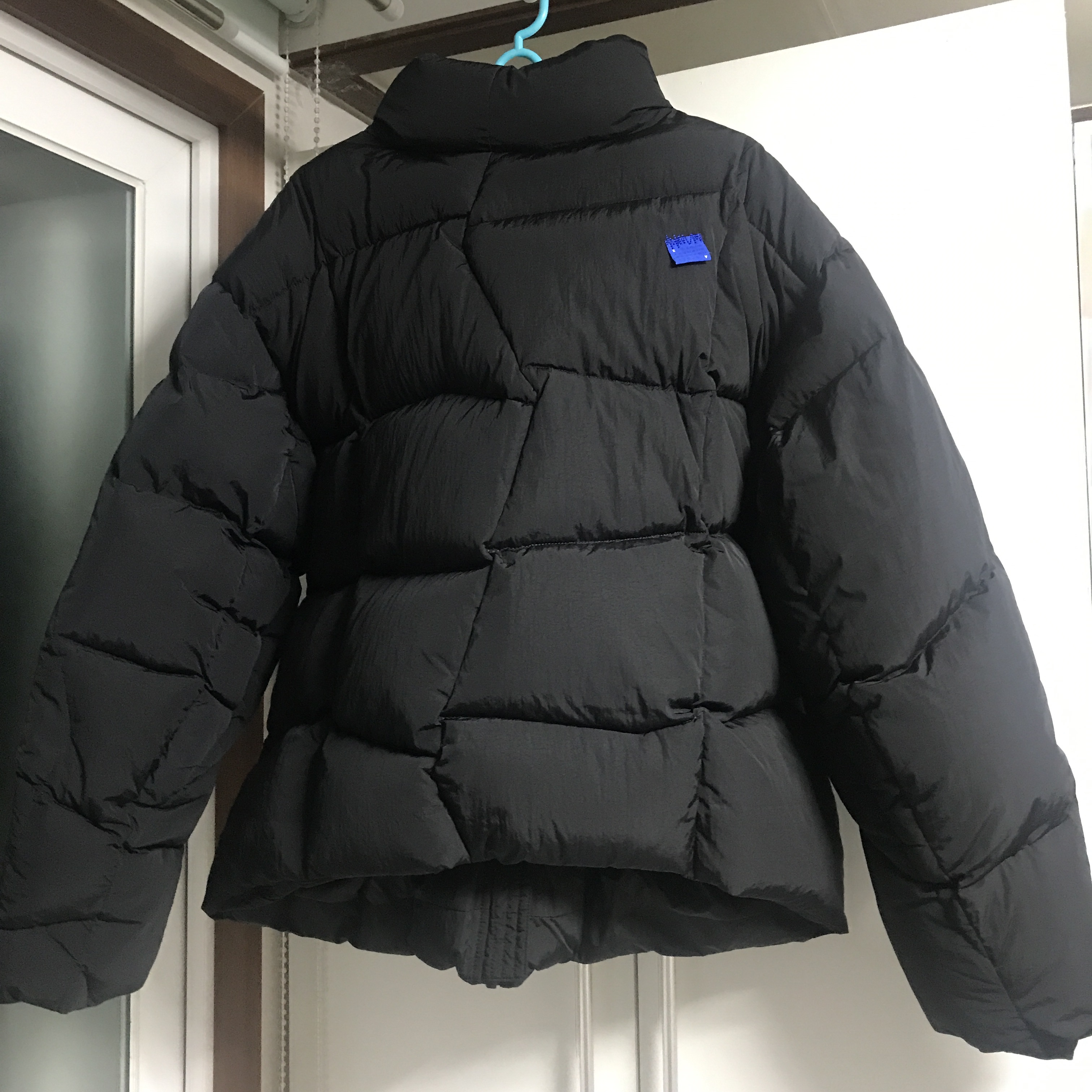 Zara x Ader Error Puffer Jacket Black 착용 스타일 - 5